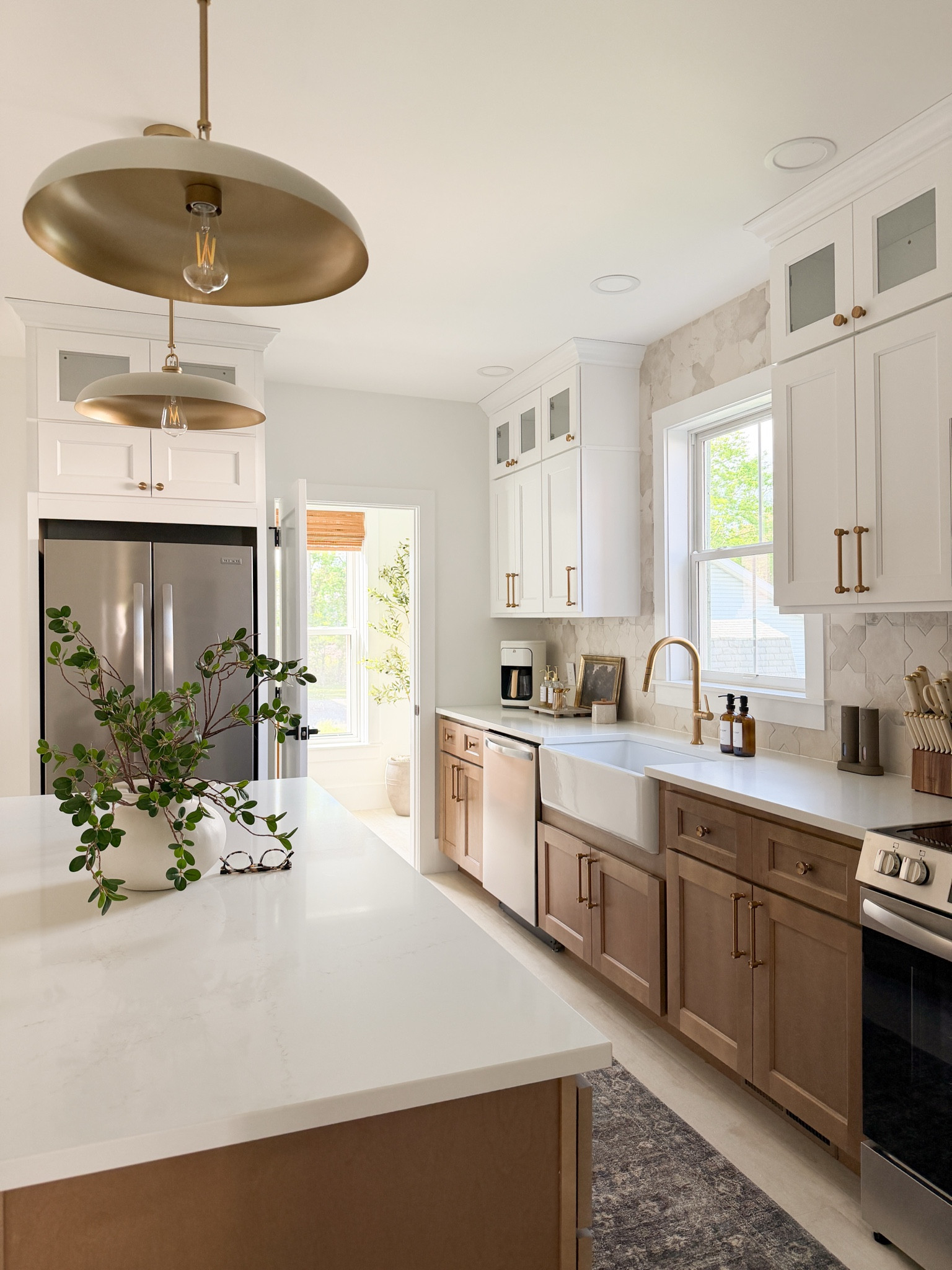 Welcome to our Airbnb kitchen! This was a full labor of love, as we started from the ground up. The cabinets are from RTA Cabinets — top is Weston White & bottom is Florence Honey. Everything else is linked here! 

#kitchenmakeover
#Airbnb