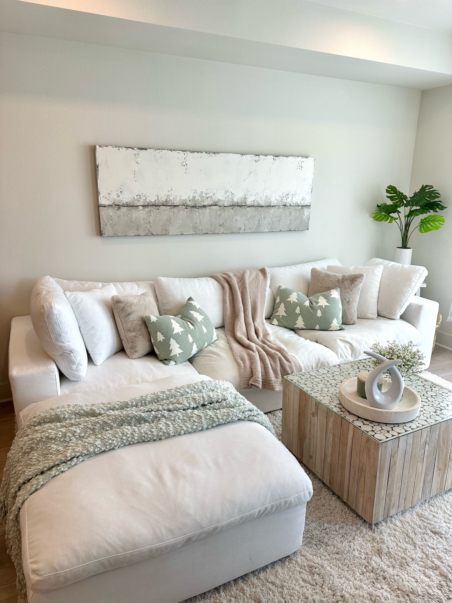 It’s beginning to look a lot like Christmas🎄🎅 Christmas pillows, green blanket, light wooden circular board, and artwork are all from Homegoods! 

#LTKHolidaySale #LTKHoliday #LTKSeasonal