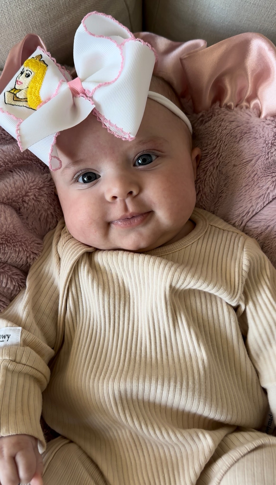 We’re officially ready for Disney - her embroidery bow just came in and im obsessed!

Disney baby bow, Disney princess bow, baby bow, baby girl Disneyland outfit, baby girl disney world outfit 


#LTKKids #LTKBaby #LTKFamily