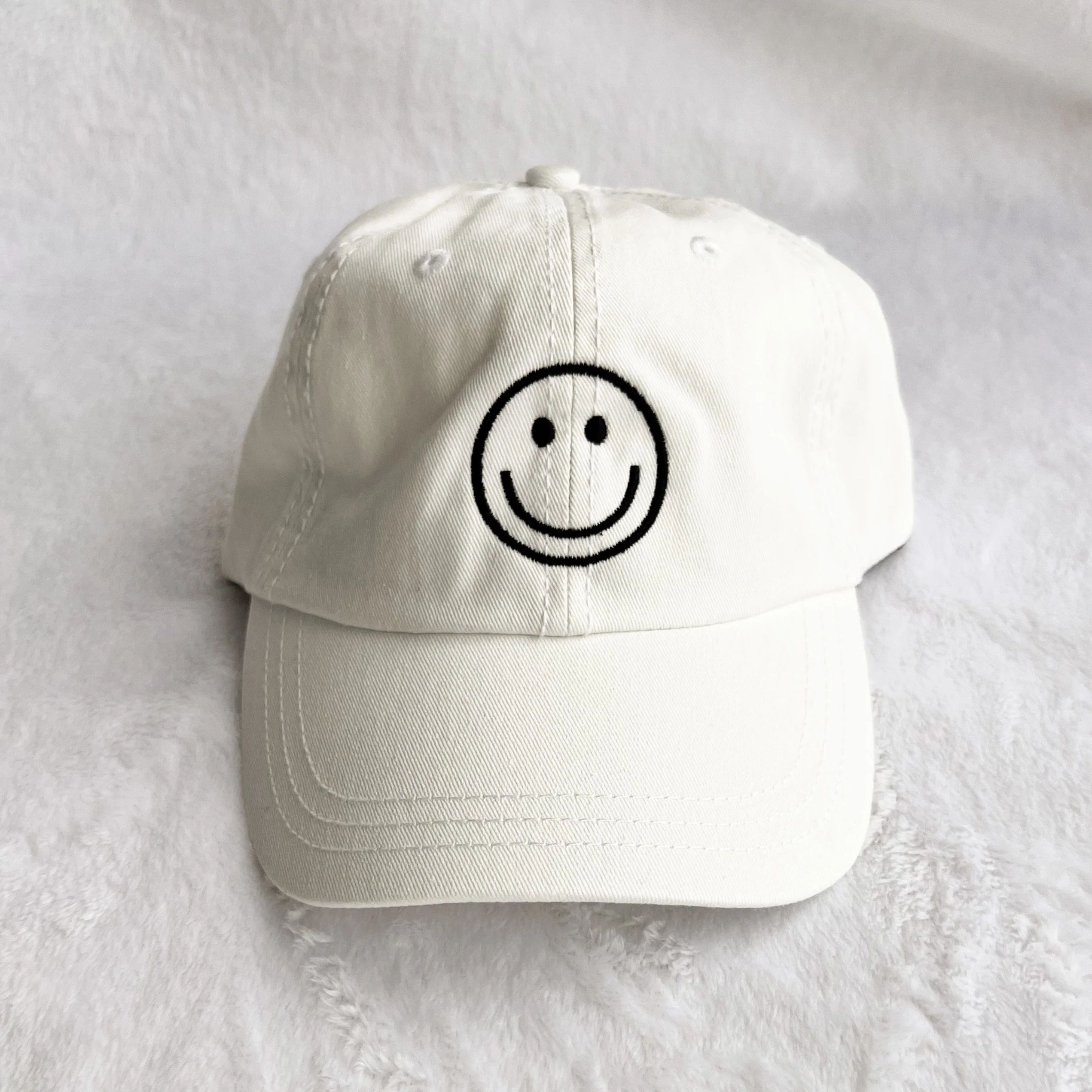 smiley face hat | white | Reef rain aria