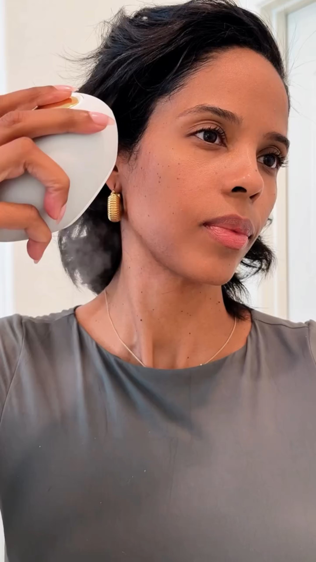 ✨ Collagen, but make it a mist. This little device pushes collagen deeper than your creams ever could…think hydration + plump skin in seconds. A whole facial treatment in the palm of your hand. 💧

Would you try a skincare gadget like this? 👀

#beautyrecs #SkincareDevices #droplette #collagen #newbeautylaunch #antiagingskincare