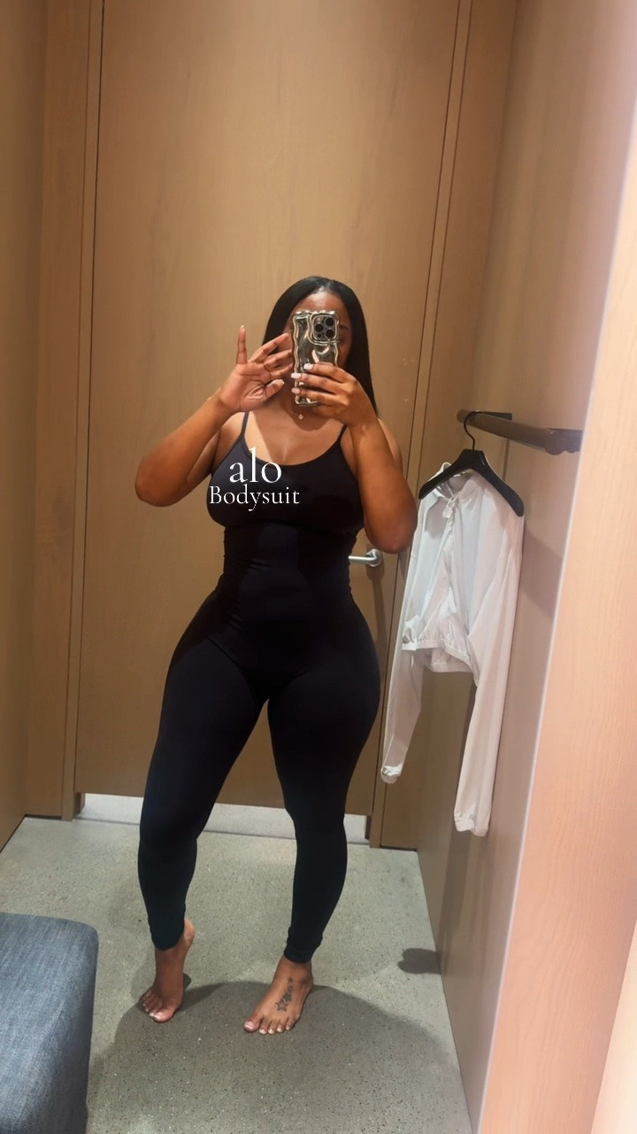 ALO Yoga Bodysuit.
162lb 5’3
I’m wearing a size small 

Tall girl friendly  

Airbrush One And Done Onesie/bodysuit 

#alo #aloyogaclothing #bodysuit #alobodysuit #aloyoga

#LTKActive #LTKU #LTKootd