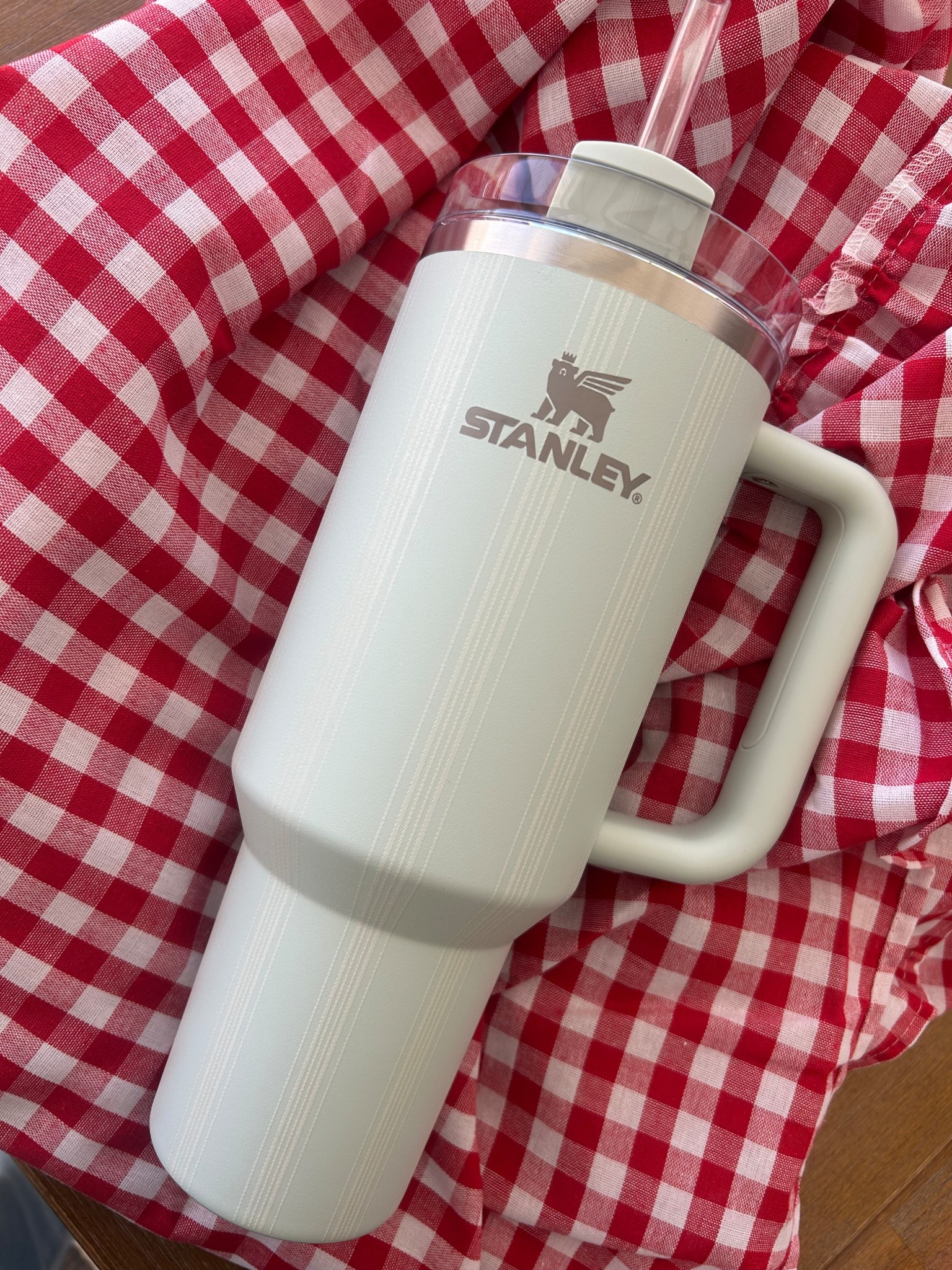 All your picnic dream coming true with the newest line of @stanley_brand tumblers and cups. #stanleypartner I love all the soft colors and pretty patterns. 💕