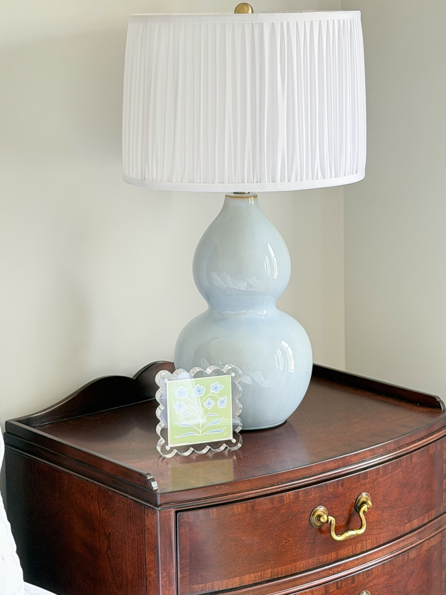 Same lamps in a different color! 

Grandmillennial decor, blue lamp, Grandmillennial style, nightstand decor, designer look, TJ Maxx lamp

#LTKHome