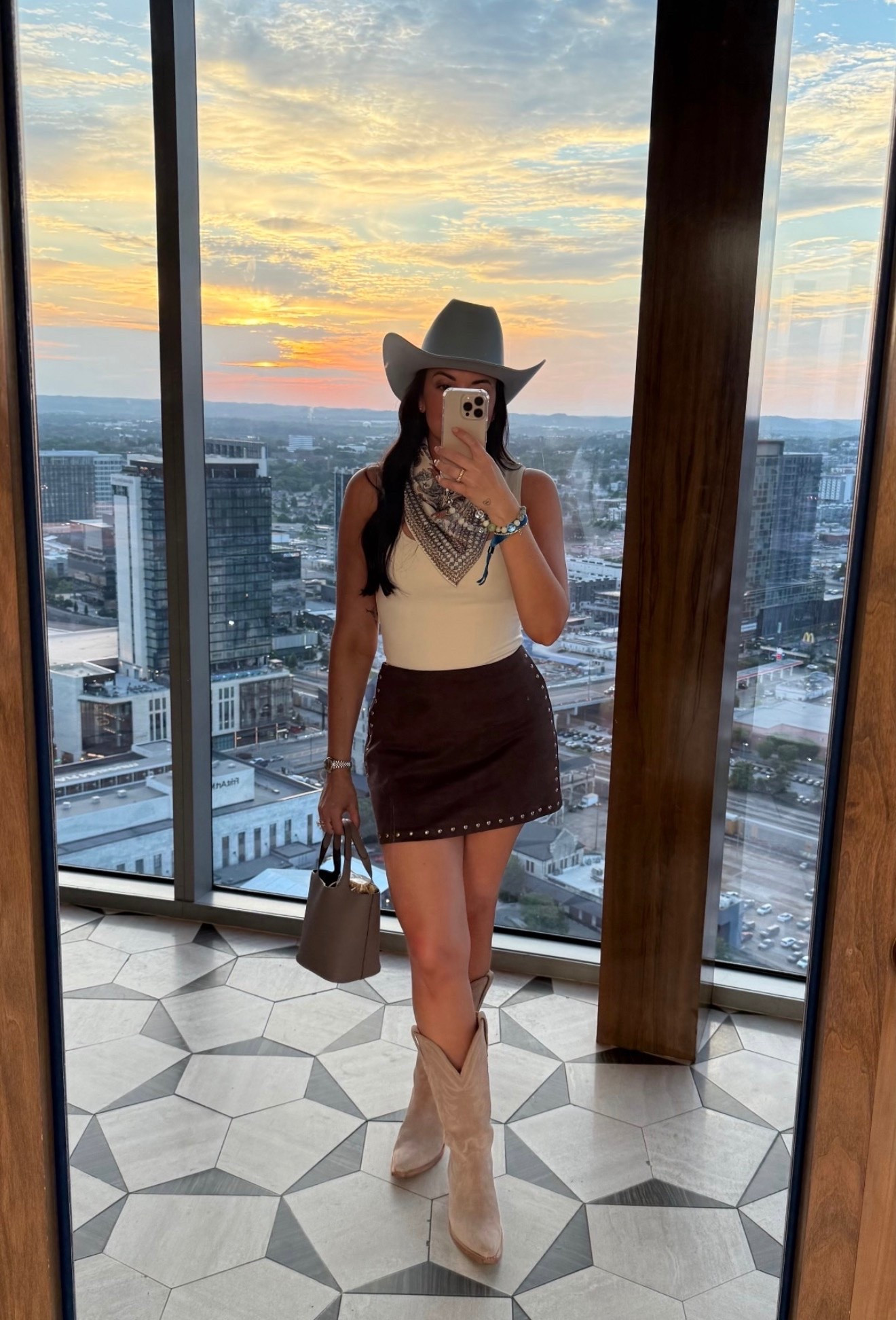 The exact skirt is an older Abercrombie find that’s no longer available but they have so many good studded suede pieces on sale right right now!!! Linking my favorites here

#LTKootd #LTKgrwm #LTKSaleAlert