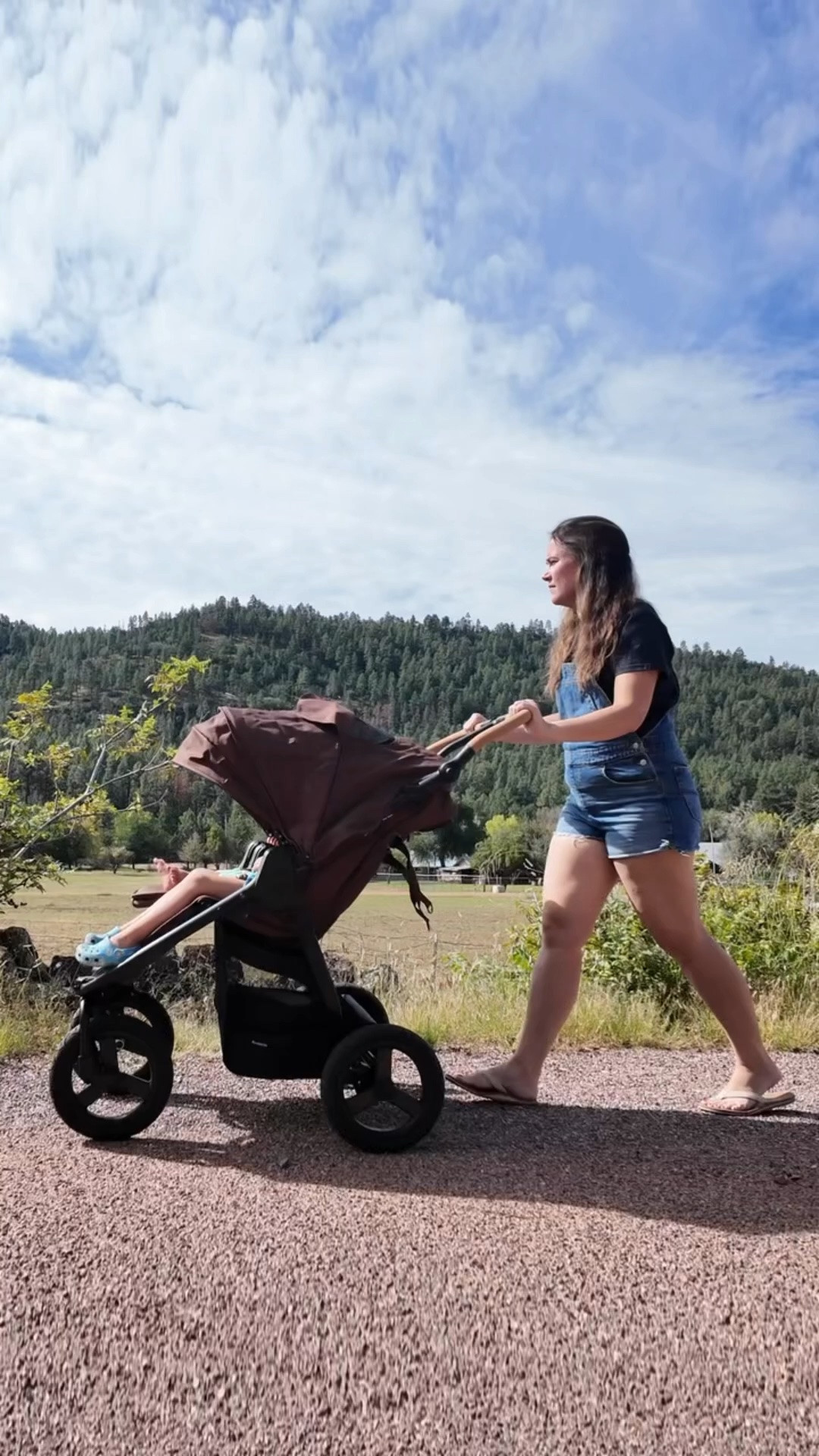 The Bumbleride Indie Twin is not new BUT its low-tox and eco-friendly mission is something we don’t see enough in the baby gear space.