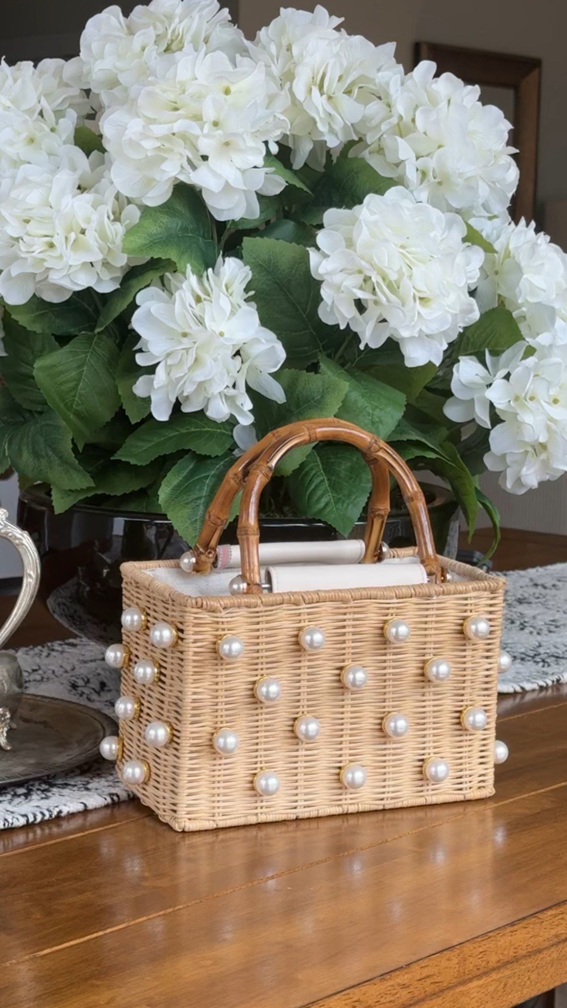 Perfect summer purse with pearl details 🕊️

#LTKItBag