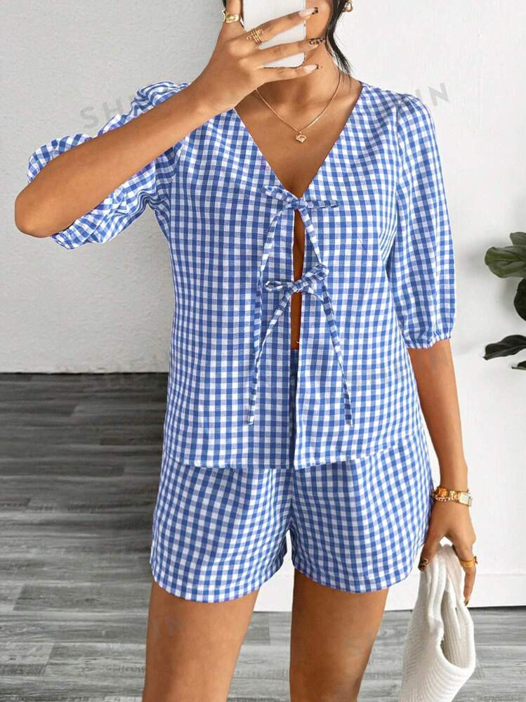 SHEIN Essnce 2 Stücke/Set Sommer blau & weiß karierter Fliegen-Krawatte, Kurzarm Top und Shorts... | SHEIN
