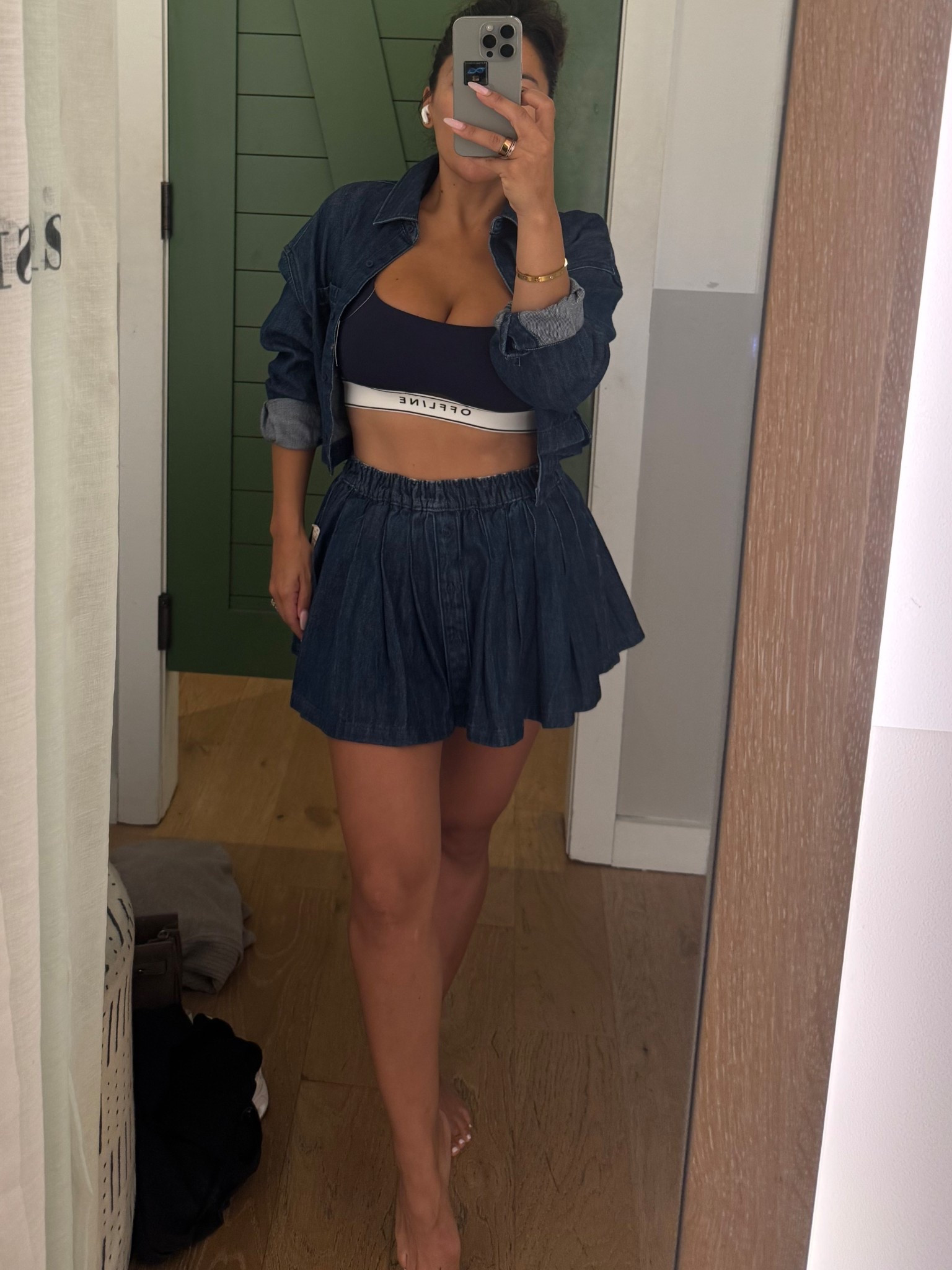 Set XS 
Sports Bra S 

Don’t sleep on these sets! Quality and comfortability is 10/10! 
Perfect for day to night! 
I got the sports bra in every color because the support is perfection and so flattering 



#LTKPetite #LTKActive #LTKStyleTip