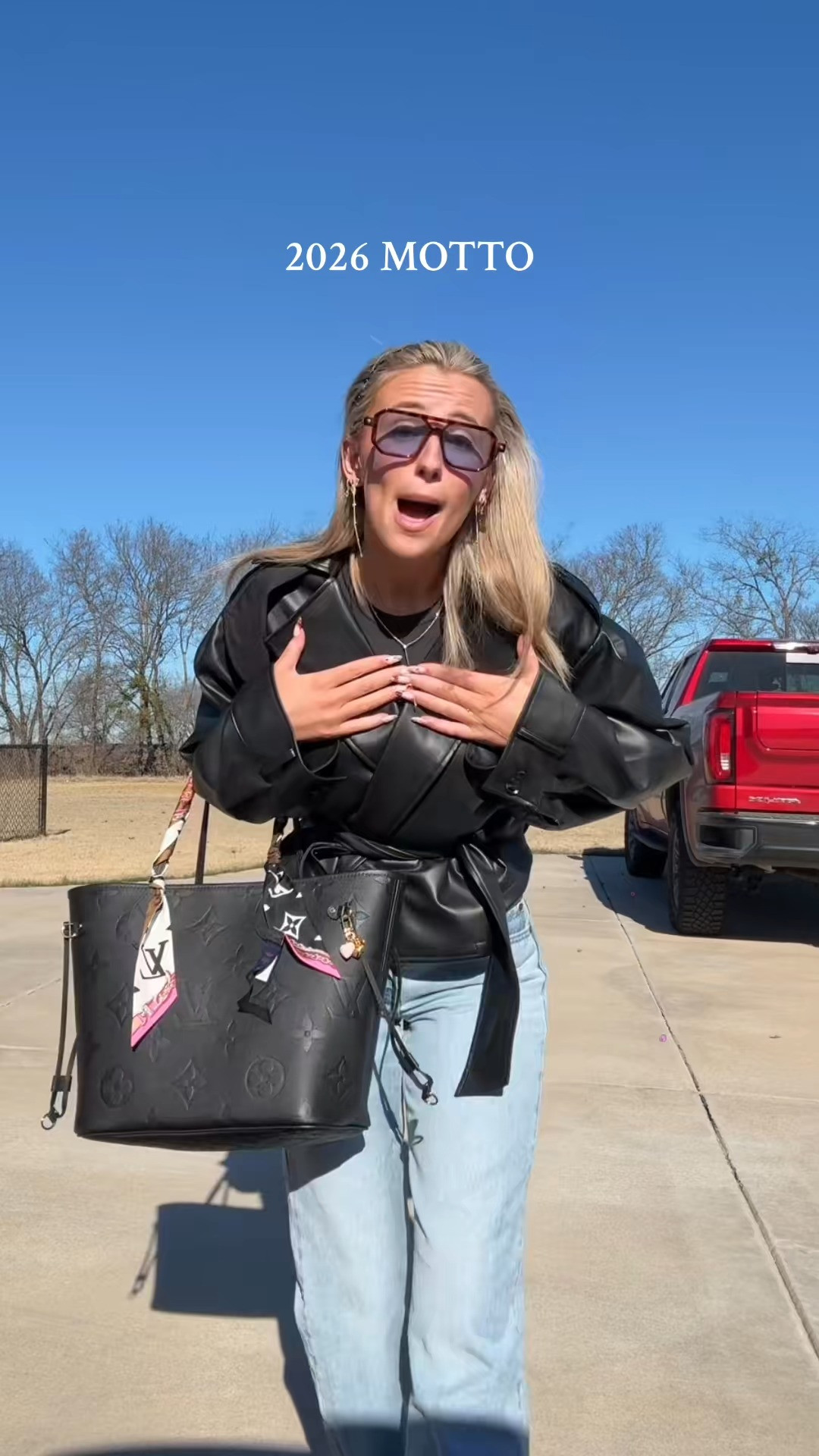 Classic but cool will always be the vibe 🖤
This everyday outfit is built around a black leather jacket, straight leg jeans, and ballet flats for that effortless, put-together look. I added oversized sunglasses and a headband to keep it feeling polished but still easy. Perfect for errands, casual meetings, or days when you want to look styled without overthinking it.

All pieces are linked and easy to mix with basics you already own.

#EverydayOutfit
#LeatherJacketOutfit
#StraightLegJeans
#BalletFlats
#ClassicStyle
#CasualChic
#MinimalStyle
#FallOutfitInspo
#NeutralOutfit 

 