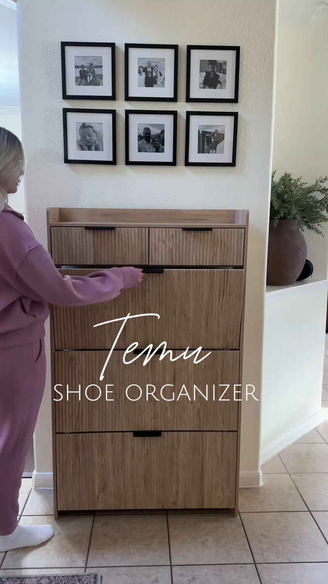 I found the perfect solution for all the shoes in the entryway with this shoe storage cabinet!🙌🏻

Not only does it help eliminate the shoe mess, but it provides extra storage for keys, sunglasses and wallets. All those things you need when walking out the door! Bonus, that it looks beautiful too! 🥰

My exact shelf can be found on Temu, but I also linked some from Amazon and Walmart  


#homedecor #homeorganization #organizingsolutions #shoeorganization 