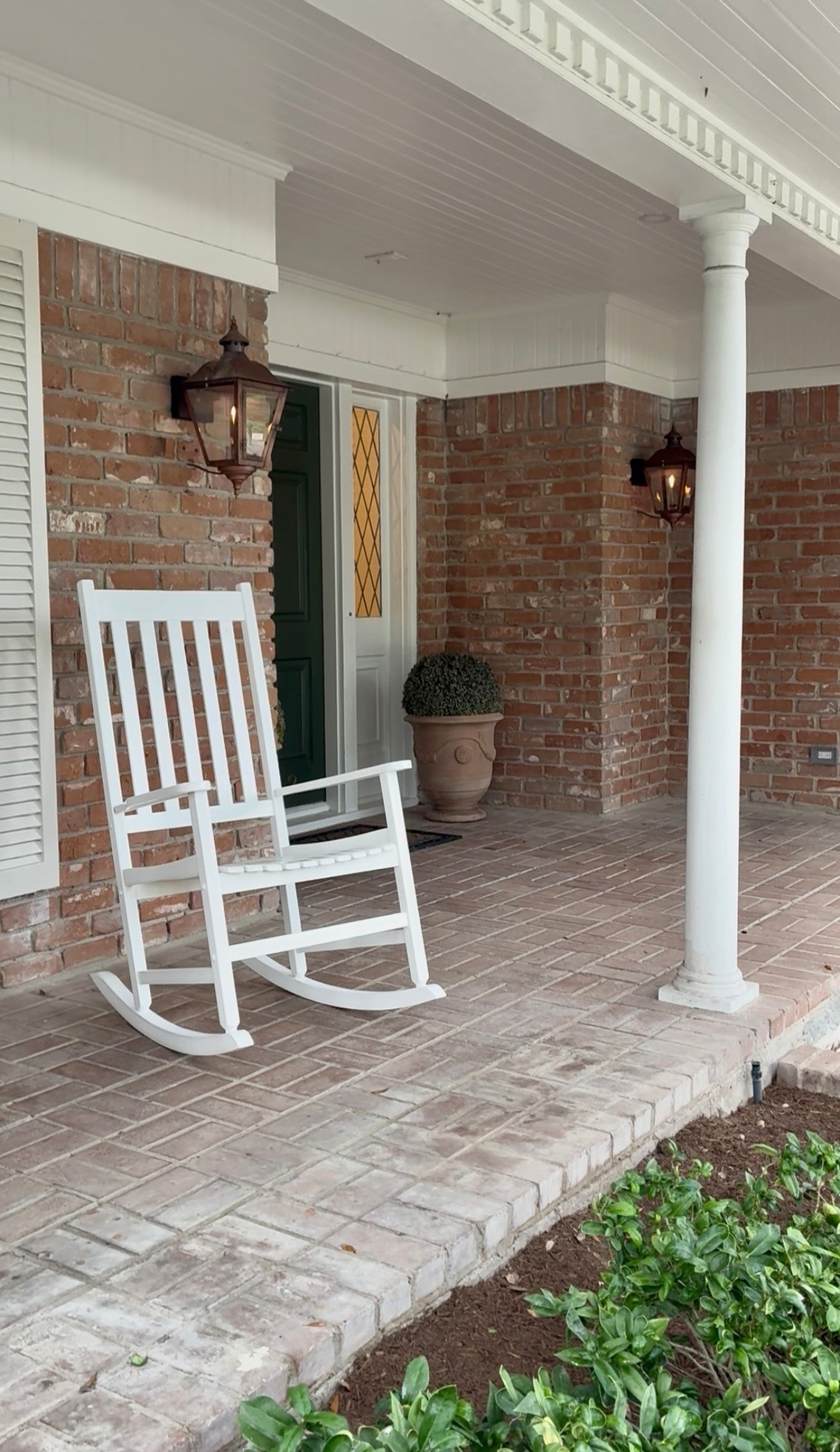Love these planters! I have them in the terracotta color option