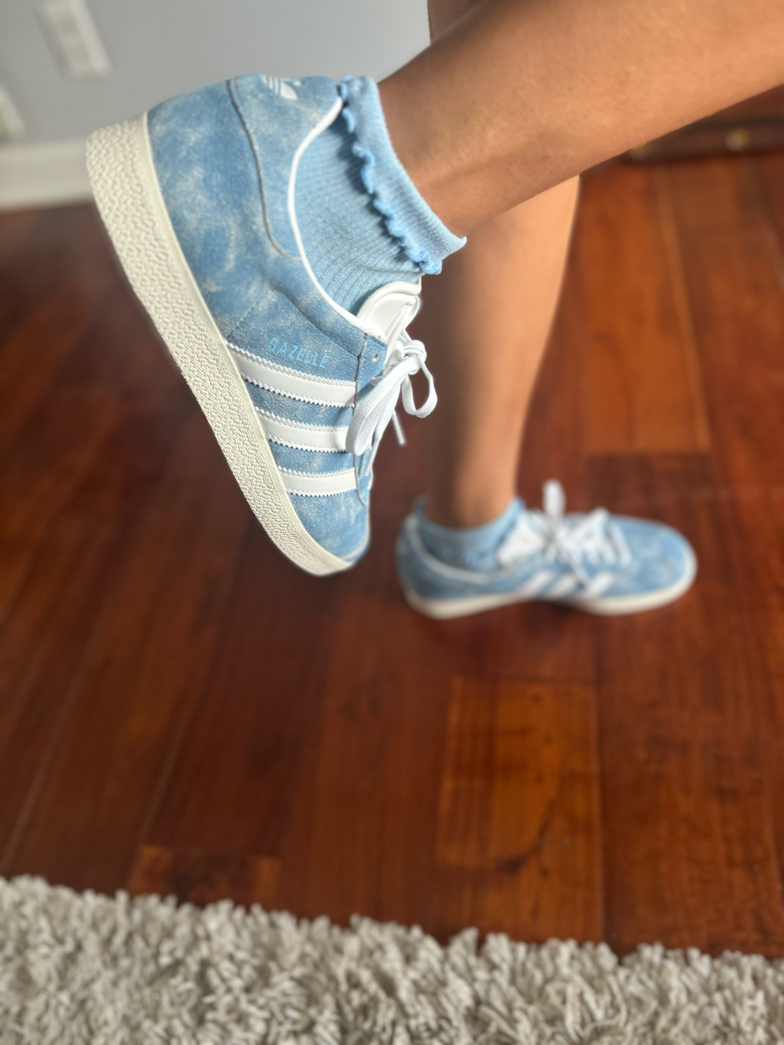 I’m pretty sure these shoes are men’s sizes.  Size down a whole number.

#LTKStyleTip #LTKShoeCrush #LTKActive