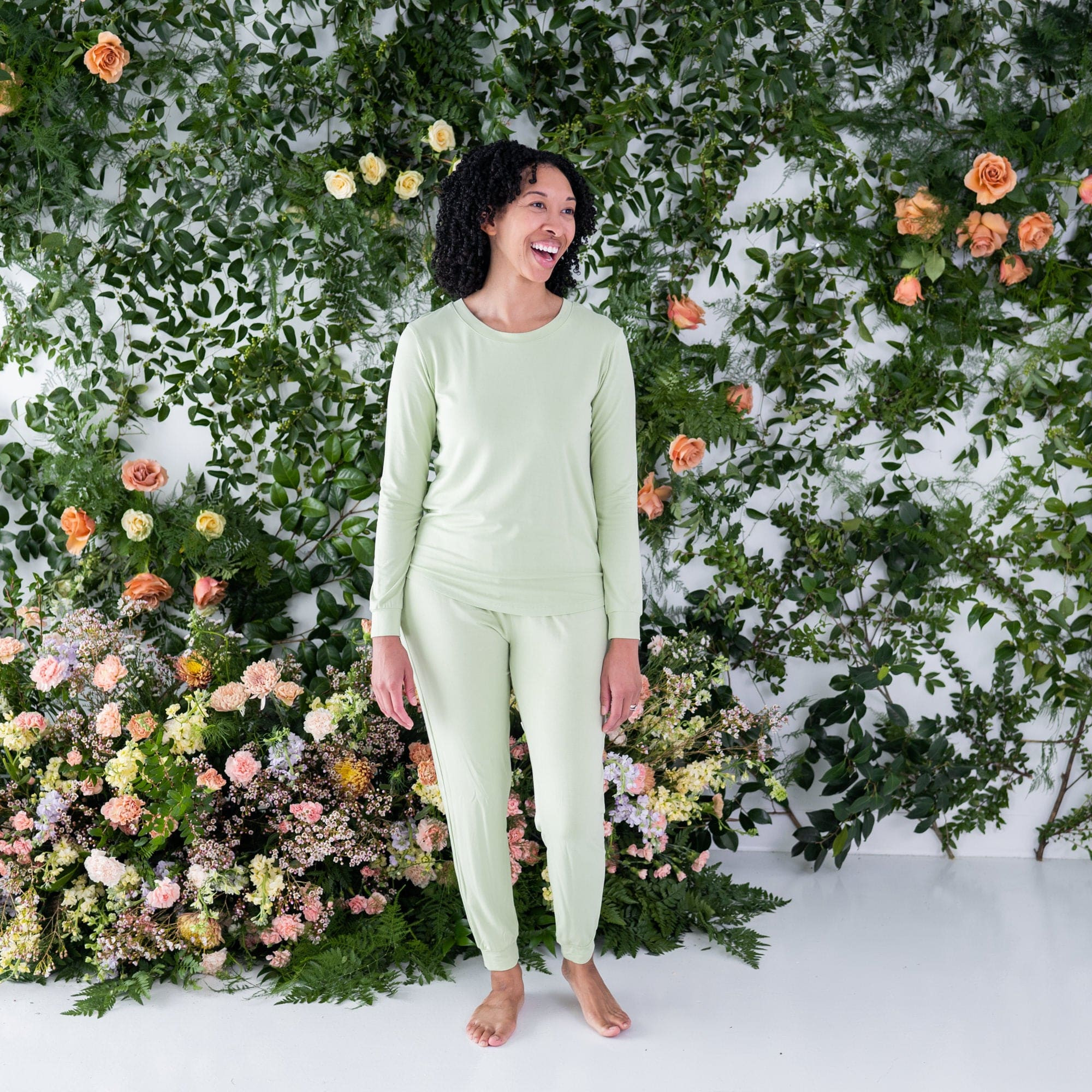 Women's Jogger Pajama Set in Pistachio | Kyte BABY