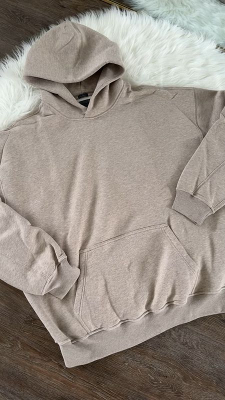 Men’s sweatshirt on sale 
Runs oversized 

#LTKsalealert #LTKfindsunder100