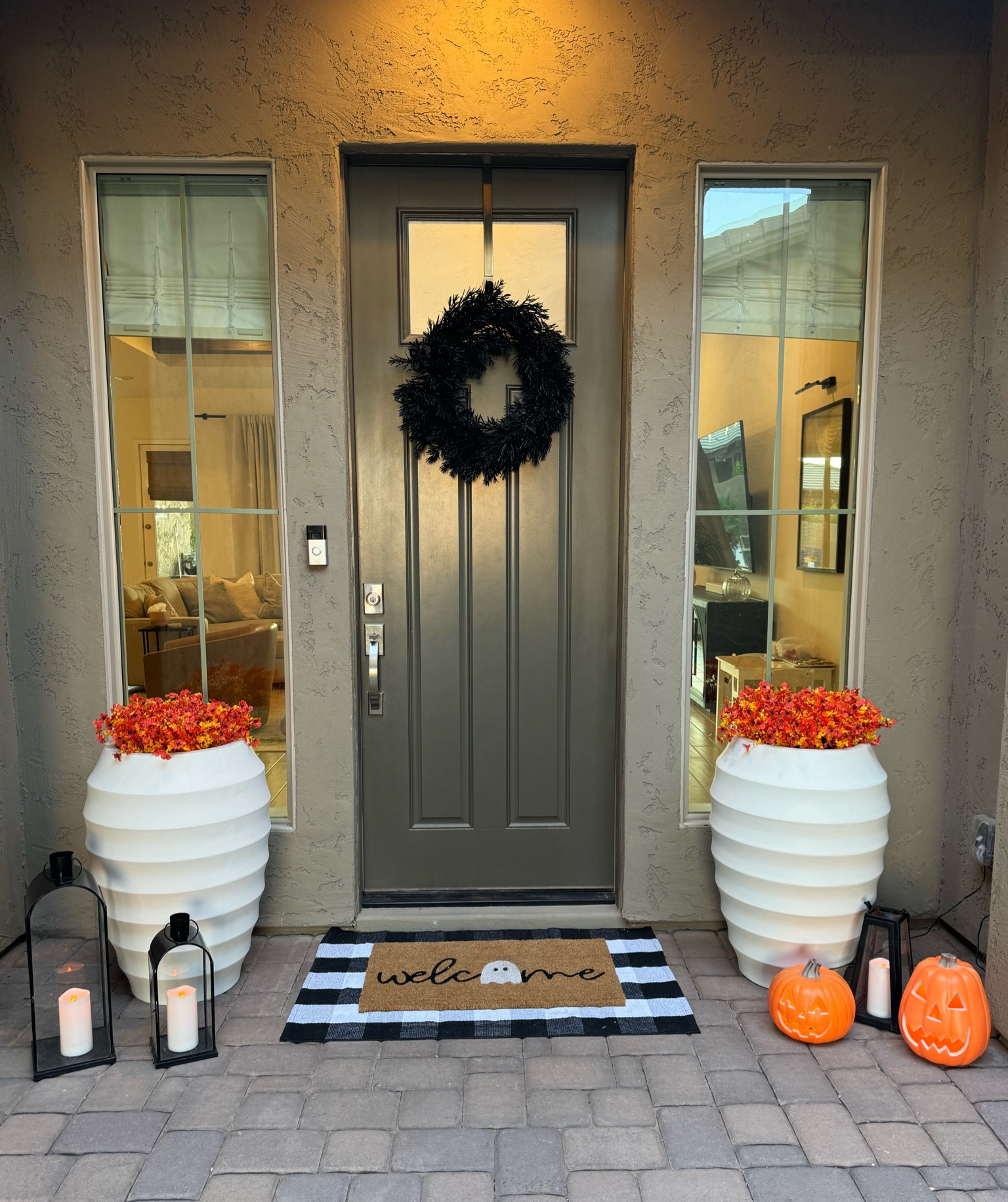 Halloween front porch decor

#LTKHalloween