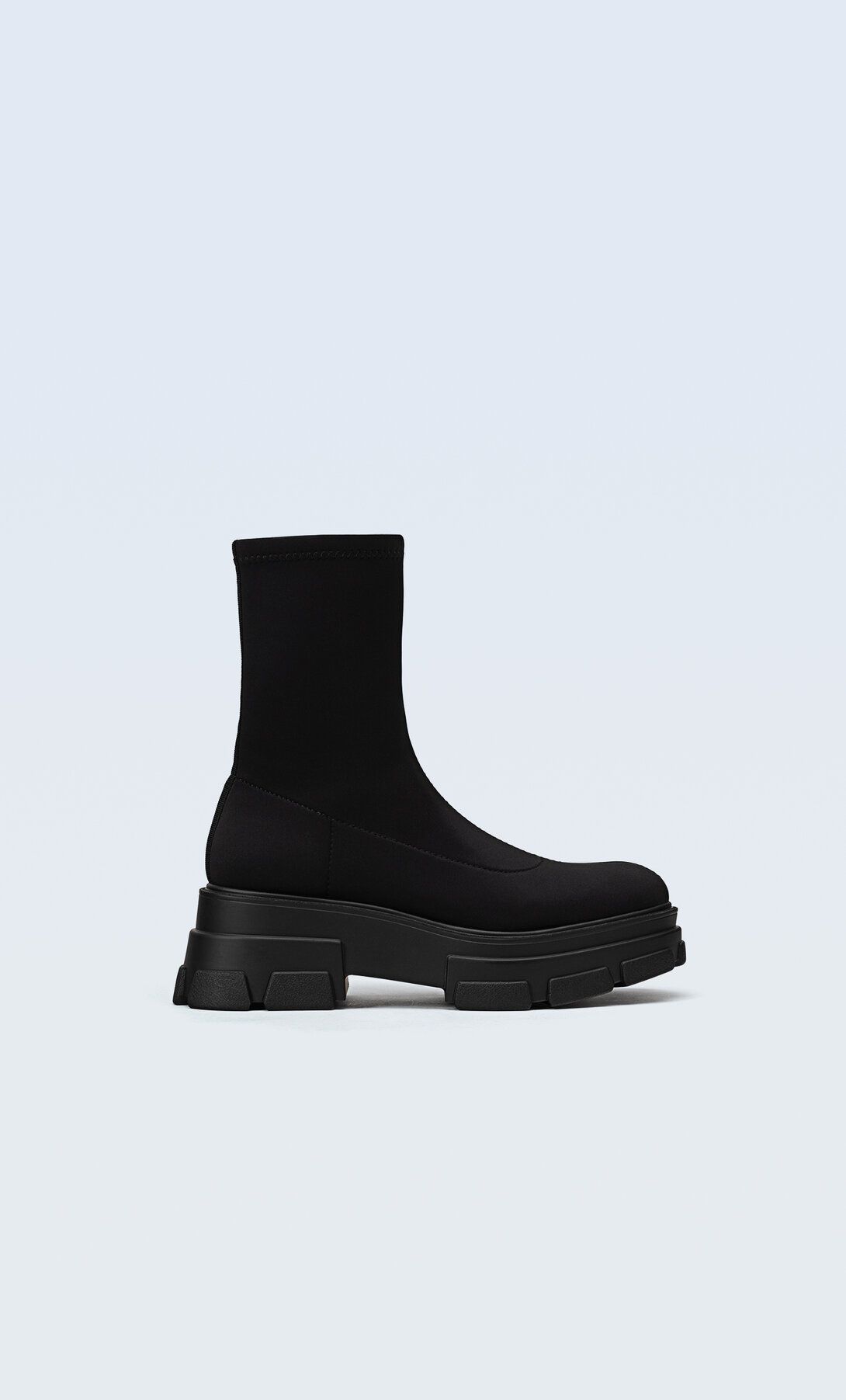 Flat ankle boots with track soles | Stradivarius (UK)
