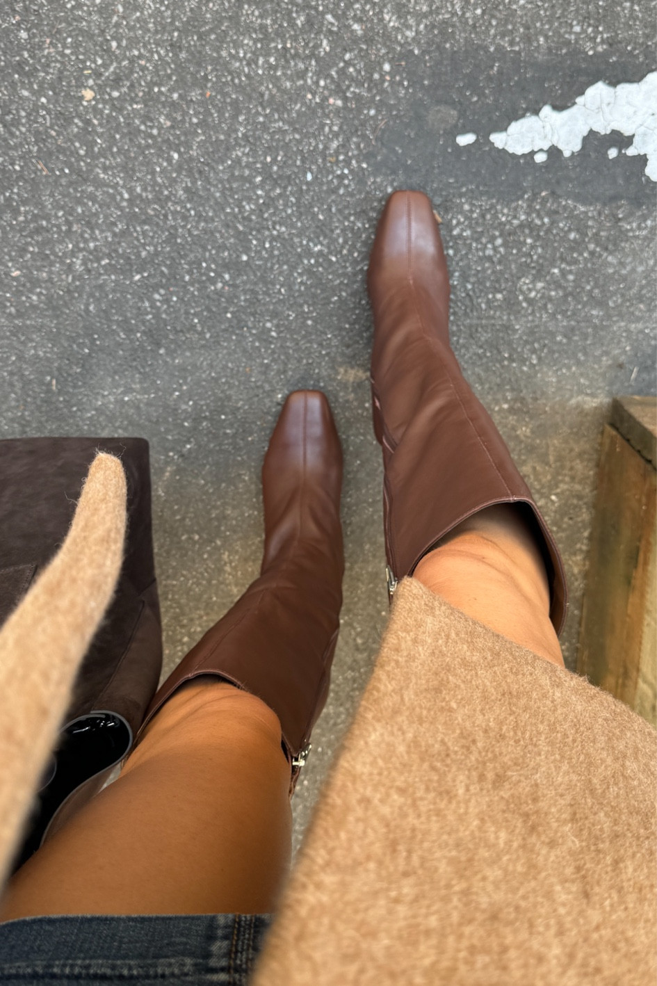 Such comfy brown knee high boots 