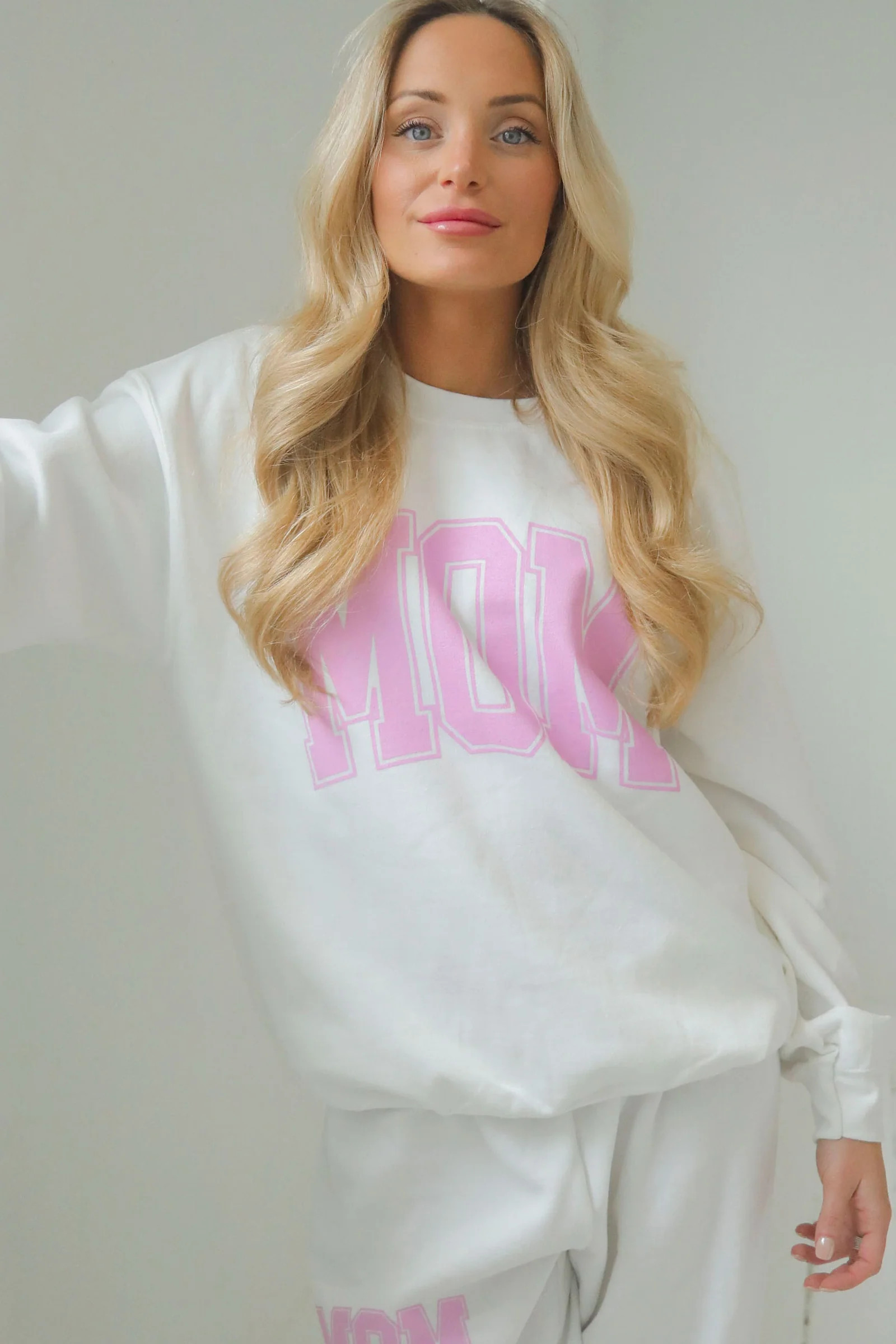 friday + saturday: mom sweatshirt - pink | RIFFRAFF