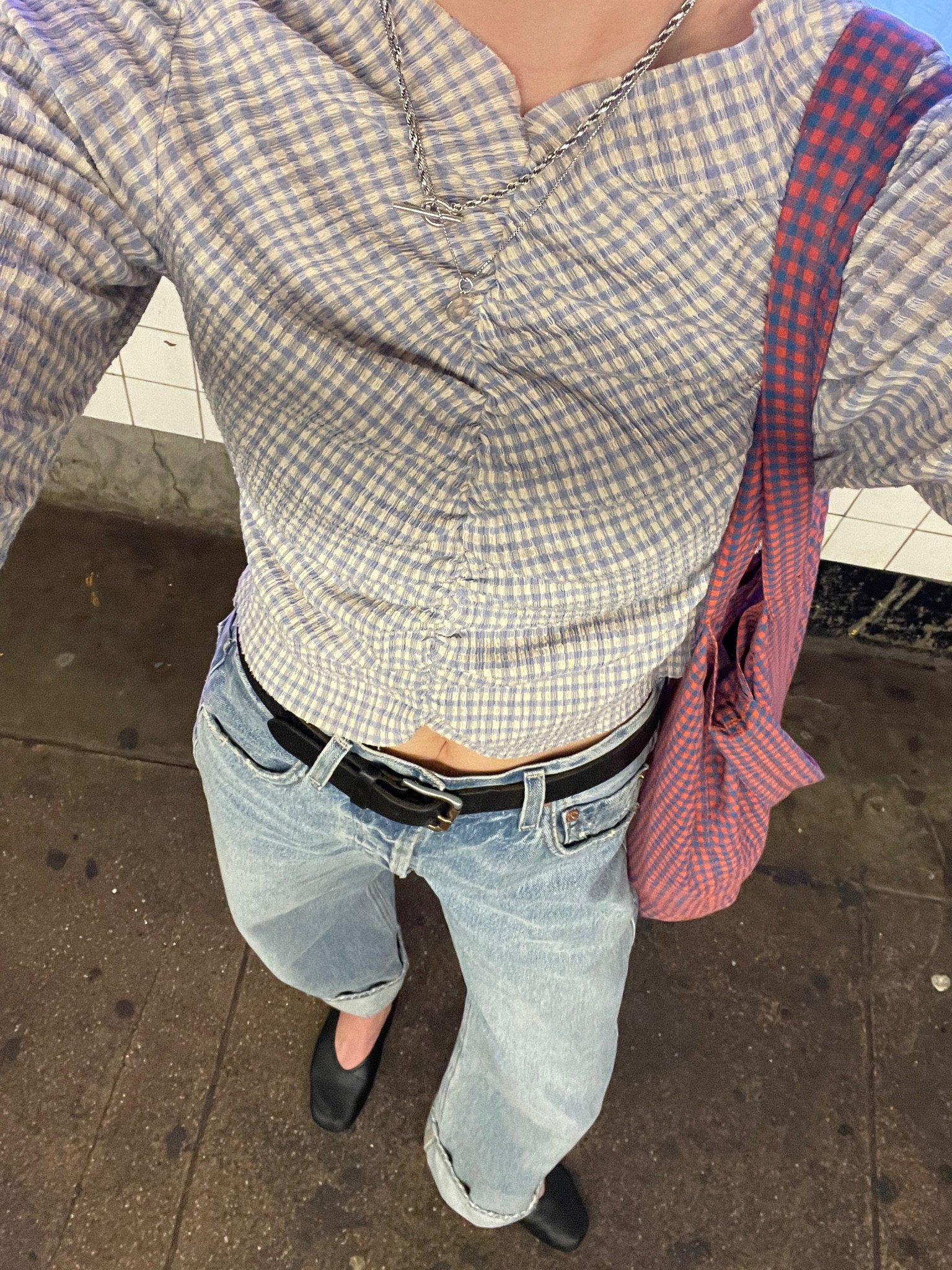 Top: permanent vacation, Jeans: citizens of humanity, shoes: camper