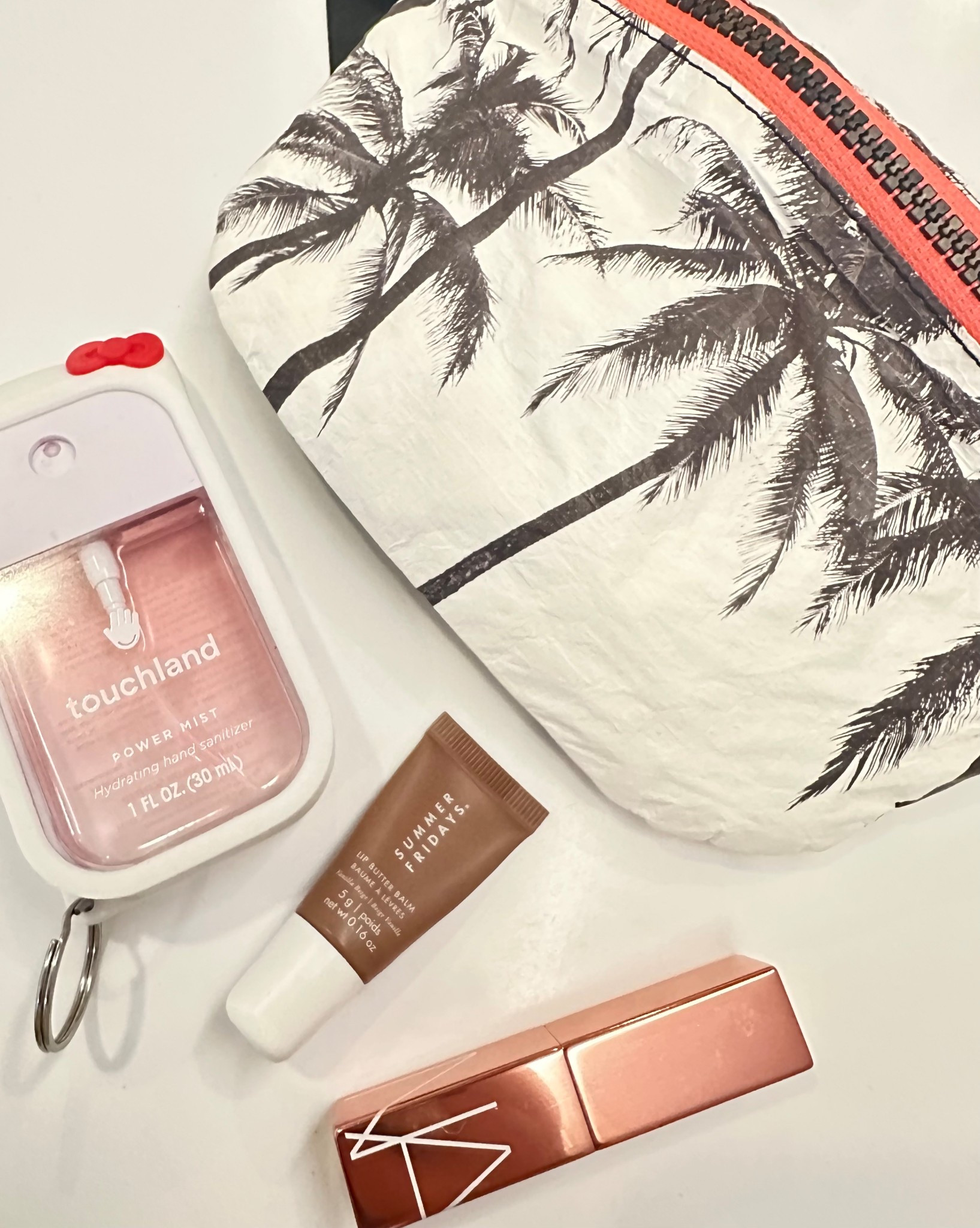 What's in my bag… 

#LTKGiftGuide #LTKTravel #LTKFindsUnder50