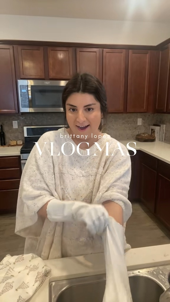 Vlogmas Day 4! 

#LTKHome #LTKMidsize #LTKWatchNow