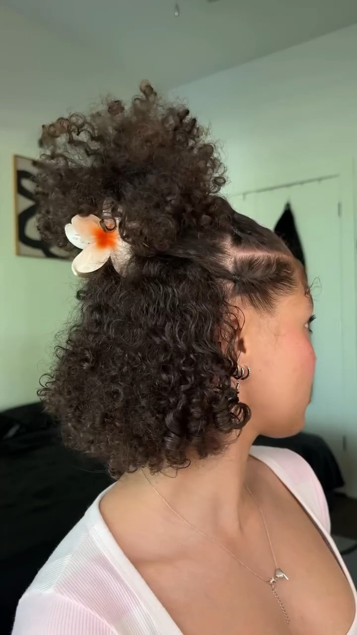 Save this hairstyle for the summer ☺️👙 @matrix @rizoscurls @loveurcurls 
-
-
-
-
#explore #curlyhair #curlyhairstyles #hairstyles #hairstyle

#LTKgrwm #LTKselfcare #LTKBeauty