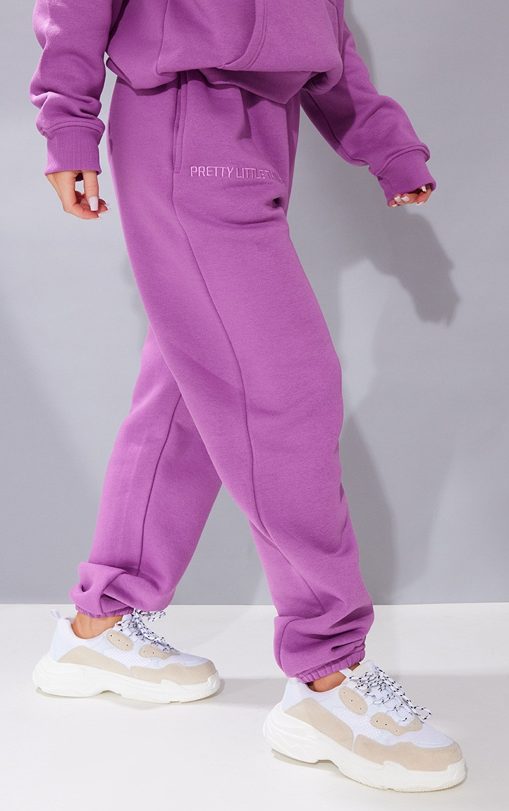 Purple Prettylittlething Slogan Embroidery Joggers | PrettyLittleThing UK