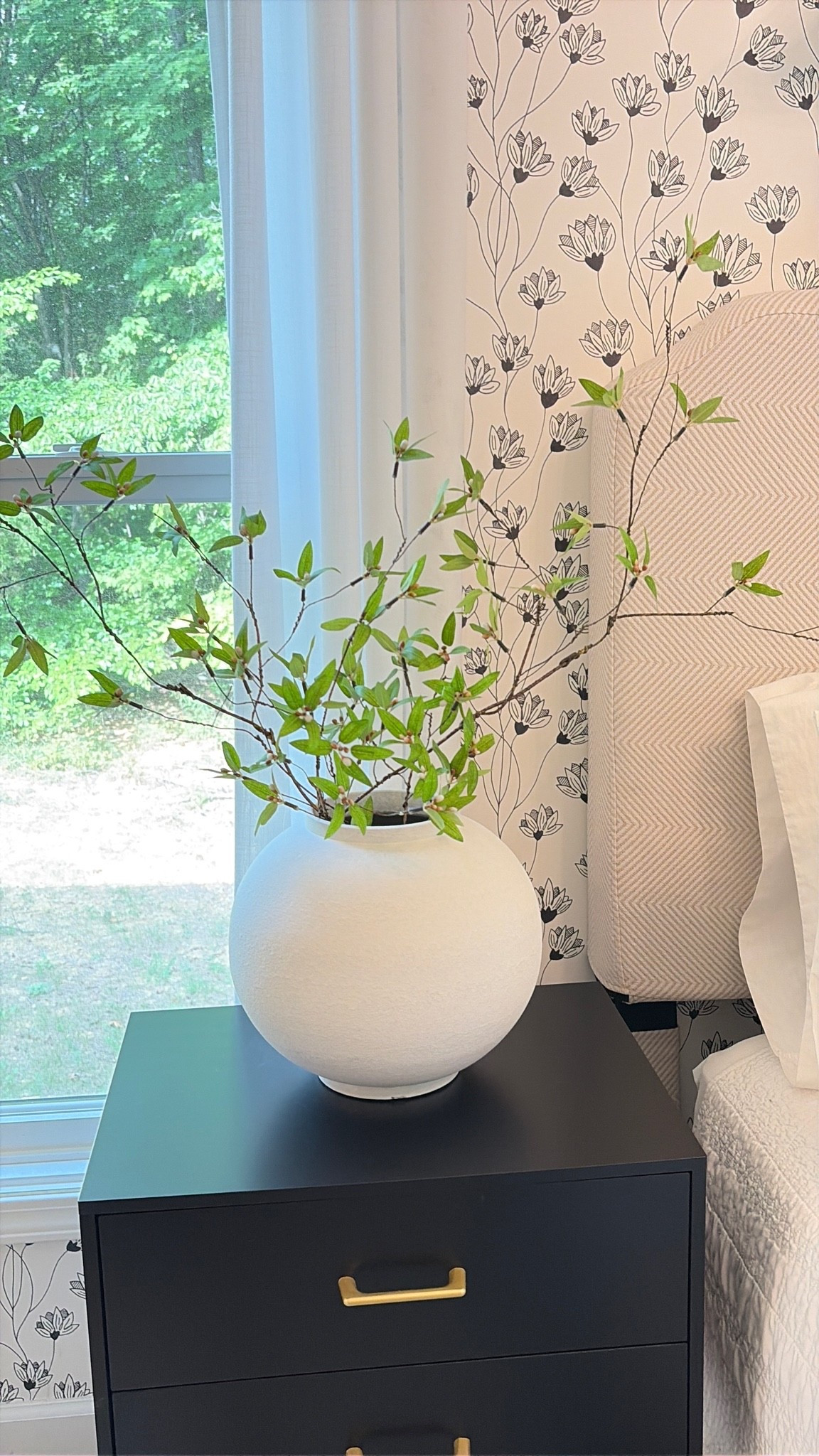 A simple fall refresh 🤍 I swapped the full summer blooms for light, airy stems and love the softer look for the season. The white stone vase keeps everything neutral, timeless, and easy to style from early fall right through the holidays.

Shop the vase and my fall decor favorites on LTK. 🍂#FallDecor #ModernCottage #NeutralHome #WayfairFinds

#LTKHome #LTKdayinmylife #LTKHome