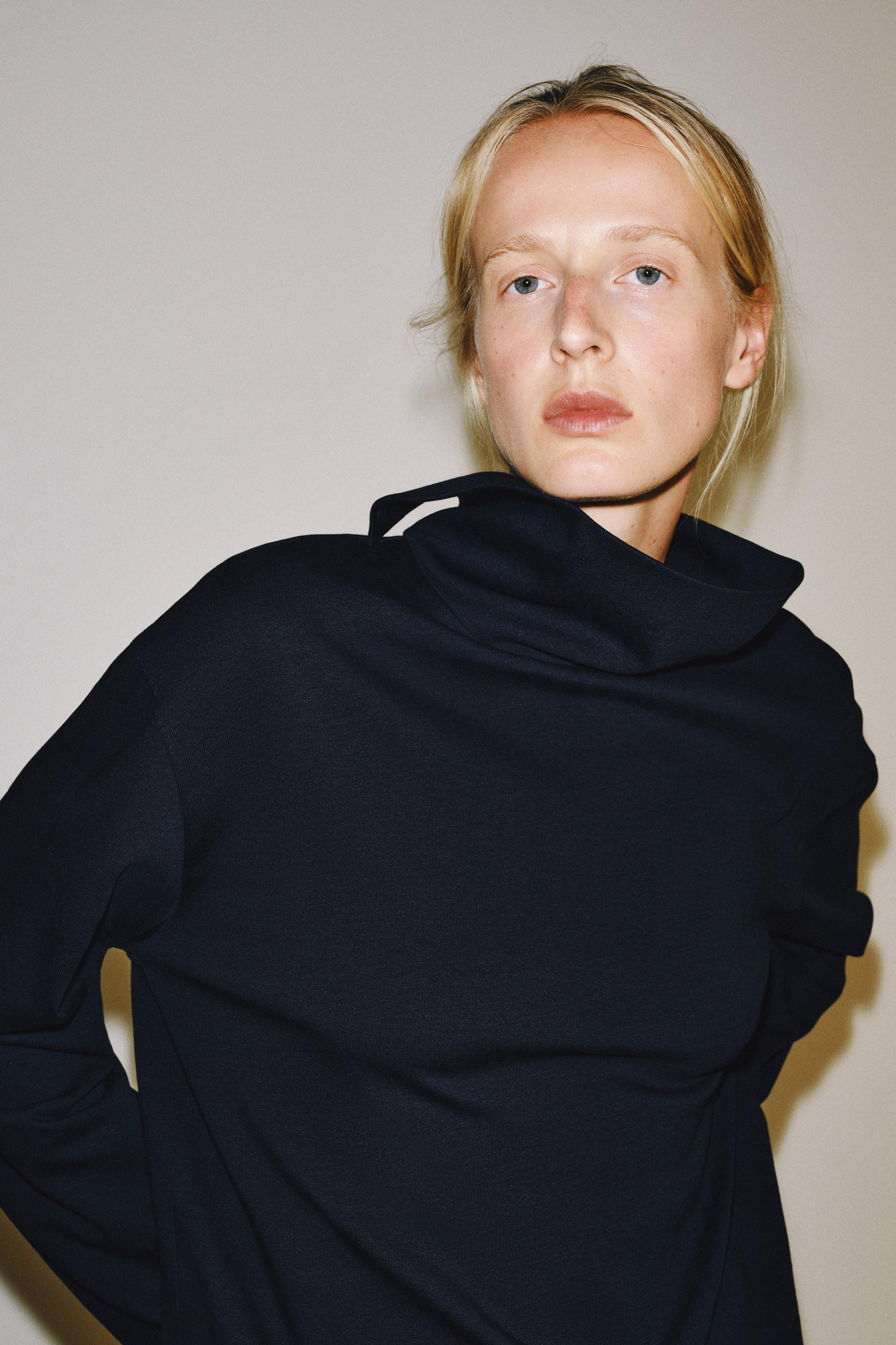 HIGH NECK SWEATSHIRT | Zara US