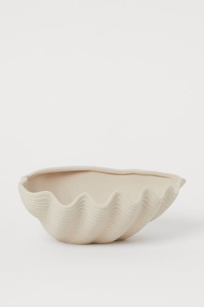 Shell-shaped bowl in stoneware with a lightly fluted finish. The bowl can be used to create a sty... | H&M (US + CA)
