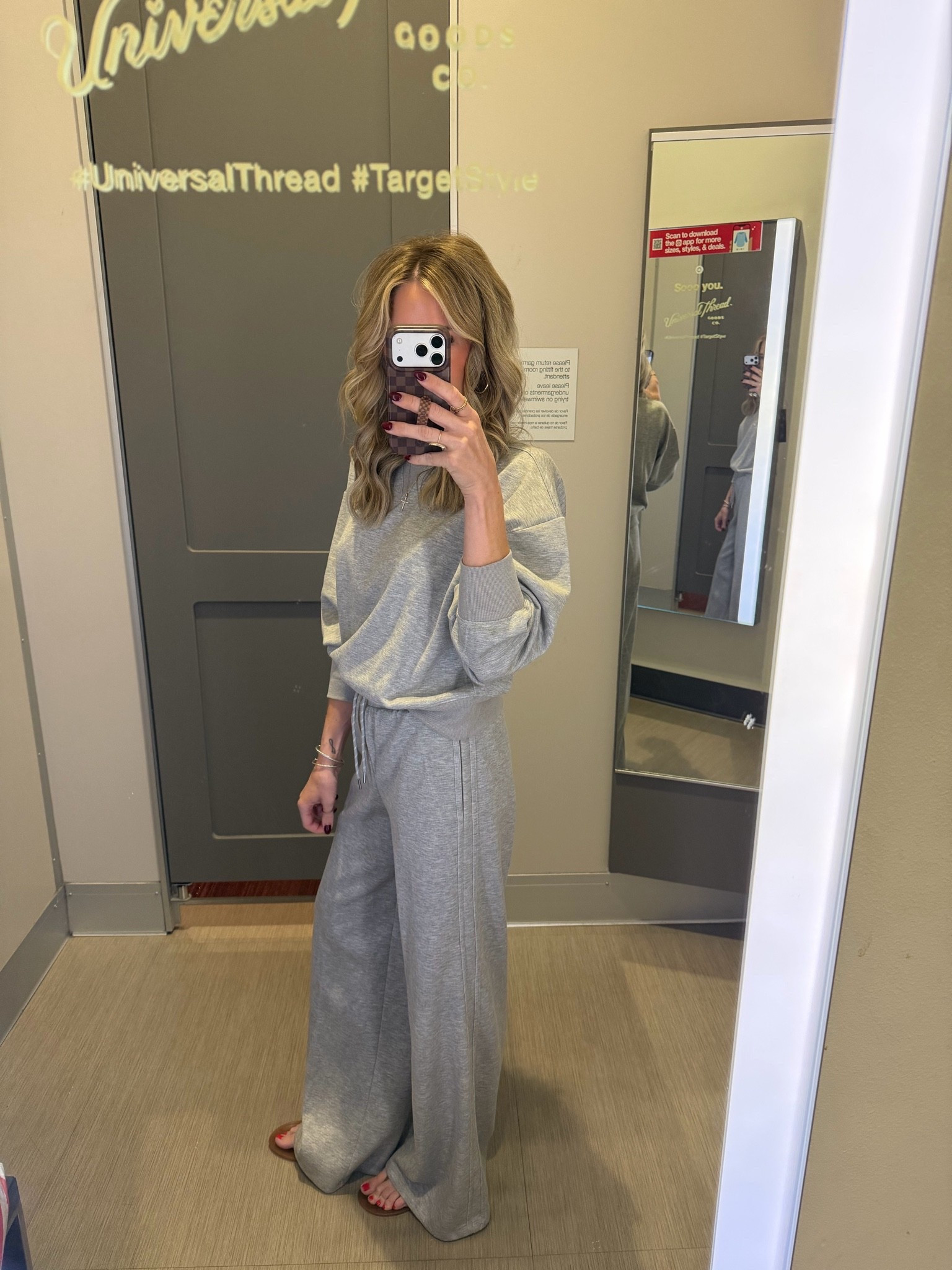 I love this set, perfect for sports mom days in the Fall! Wearing xs pants and small top