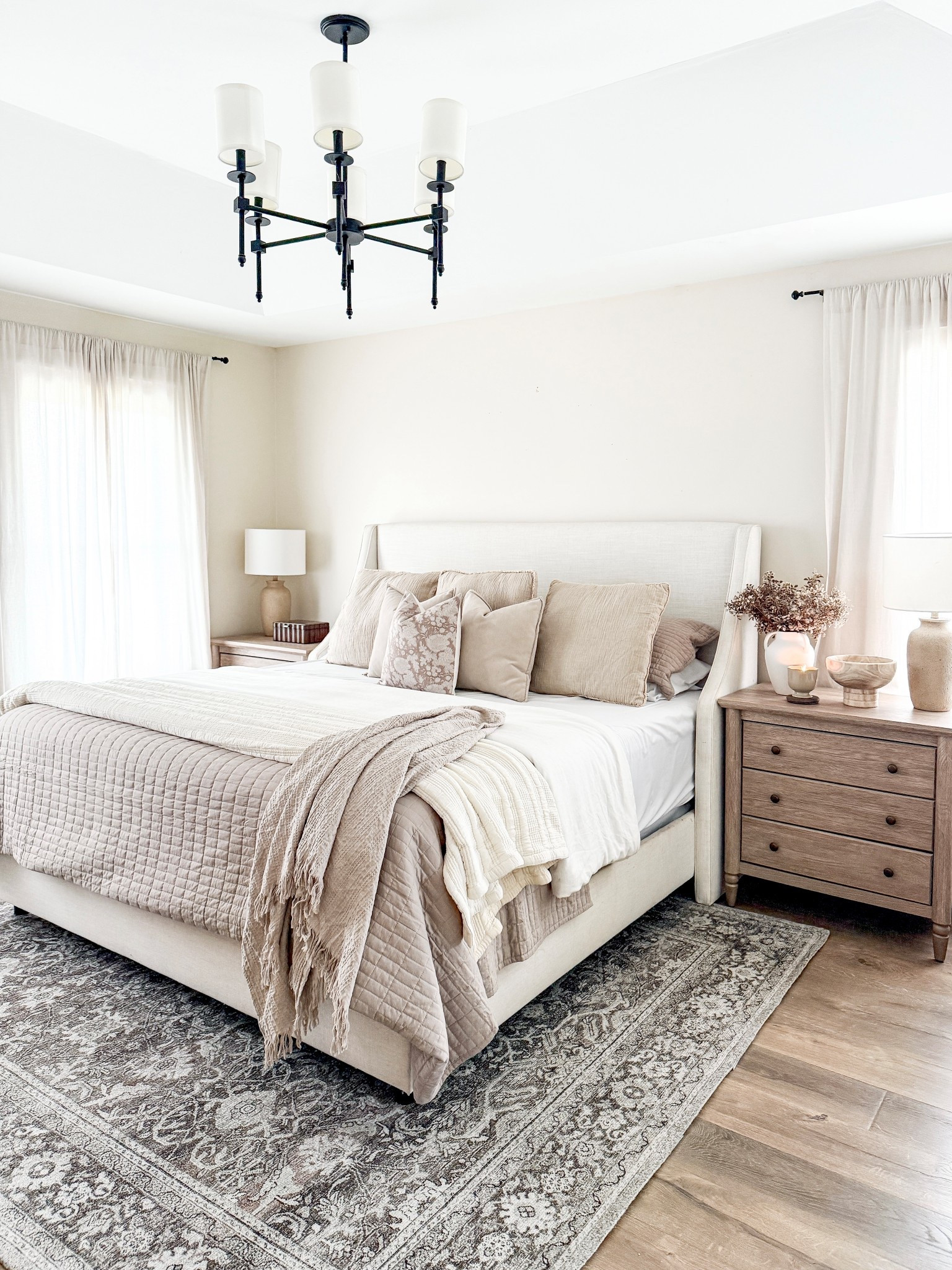 Neutral bedroom inspo

Bed, upholstered bed,  bedding, neutral bedding, nightstand, throw pillow, area rug, neutral rug

#LTKHome #LTKFindsUnder100 #LTKSaleAlert