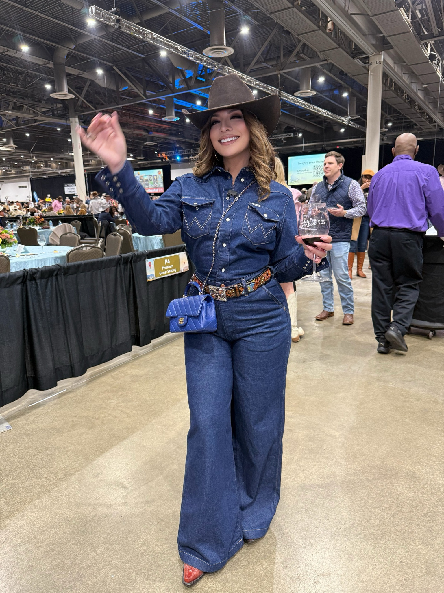Howdy! 

#LTKSeasonal #LTKSaleAlert #LTKStyleTip