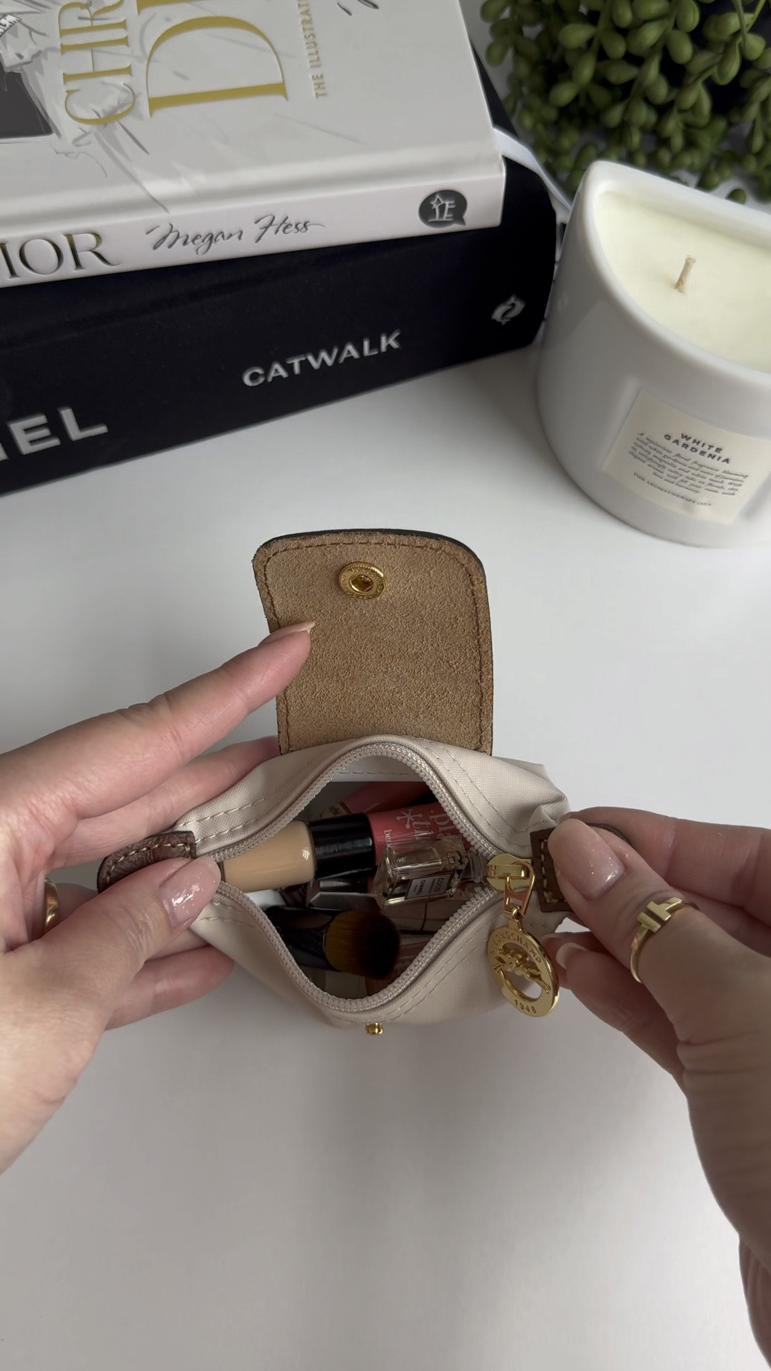 The best little coin purse to carry any mini items 😍