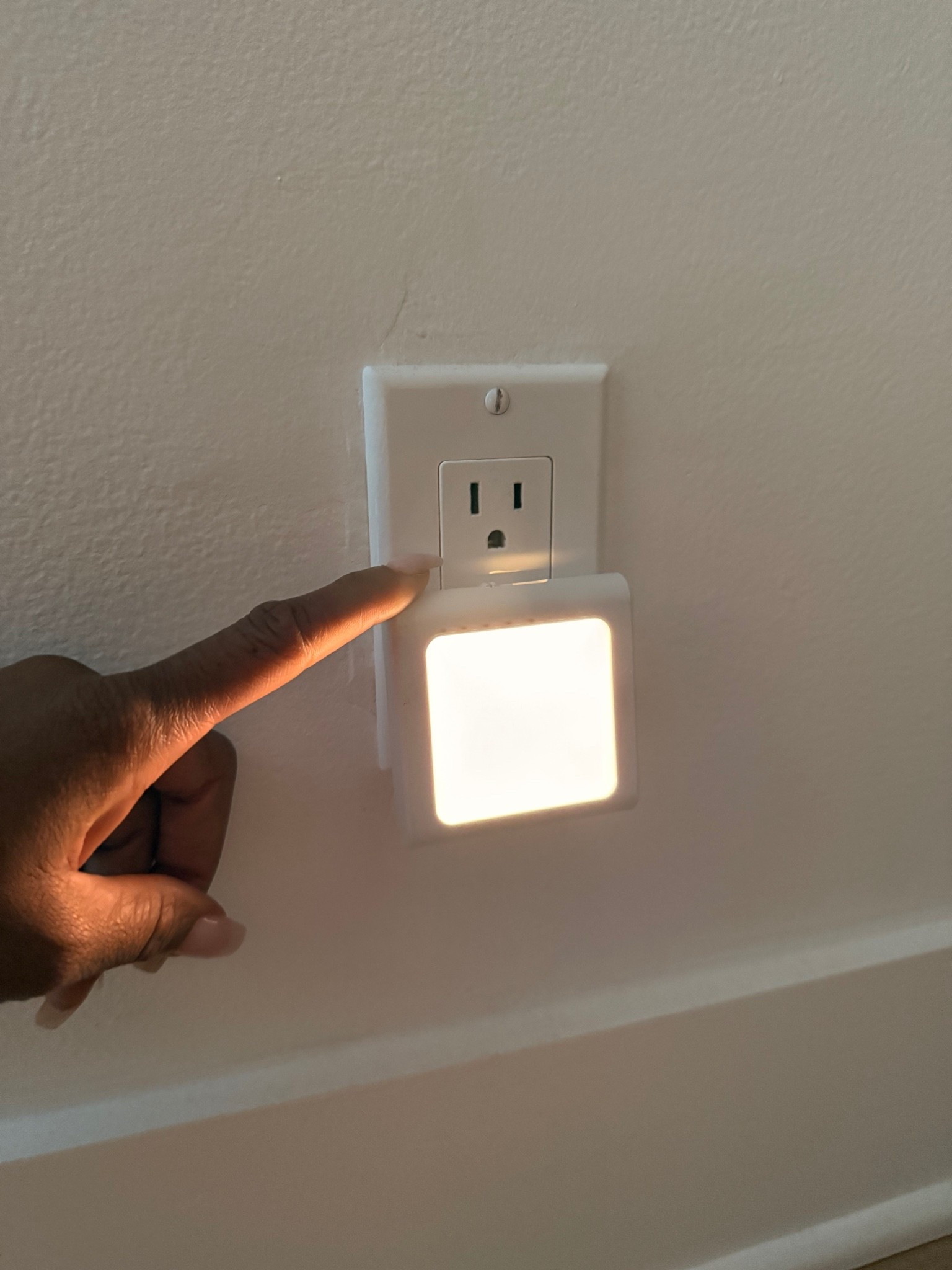 ✨ One of those little home finds I never thought I needed until I had it. I keep these around the house and they make such a difference at night. No more turning on bright lights in the middle of the night or stumbling around in the dark. Simple, practical, and one of those things I use every single day without even thinking about it. 

✨ De esas compras pequeñas que terminan siendo súper útiles. Me encanta tener estas luces en la casa para moverme de noche sin tener que encender todas las luces. 🤍

Follow me on Instagram and YouTube
@kirasfashionfinds

#LTKHome #LTKvlog