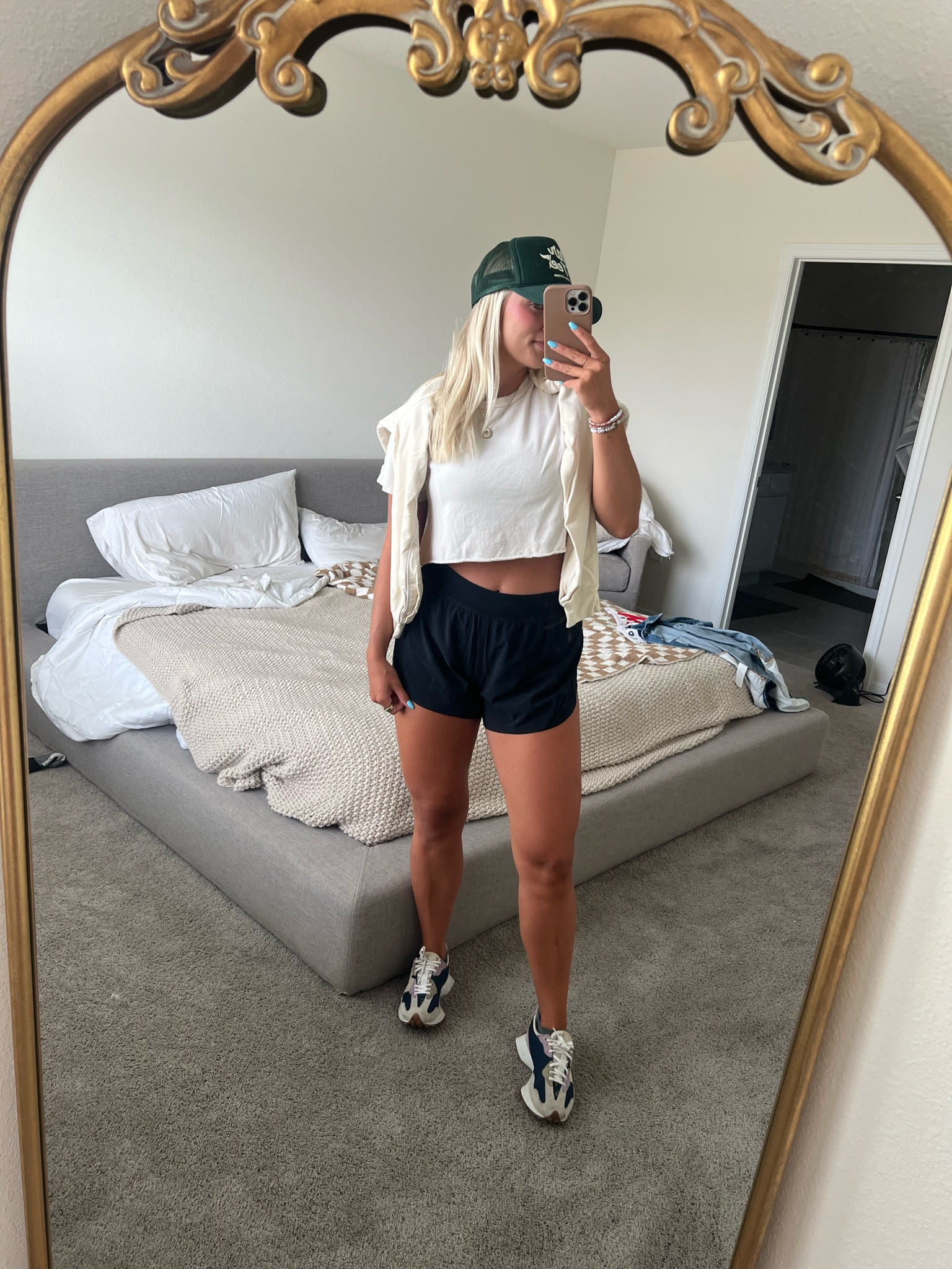 new balance 327 🫶🏼🤭

#LTKstyletip #LTKfitness #LTKshoecrush