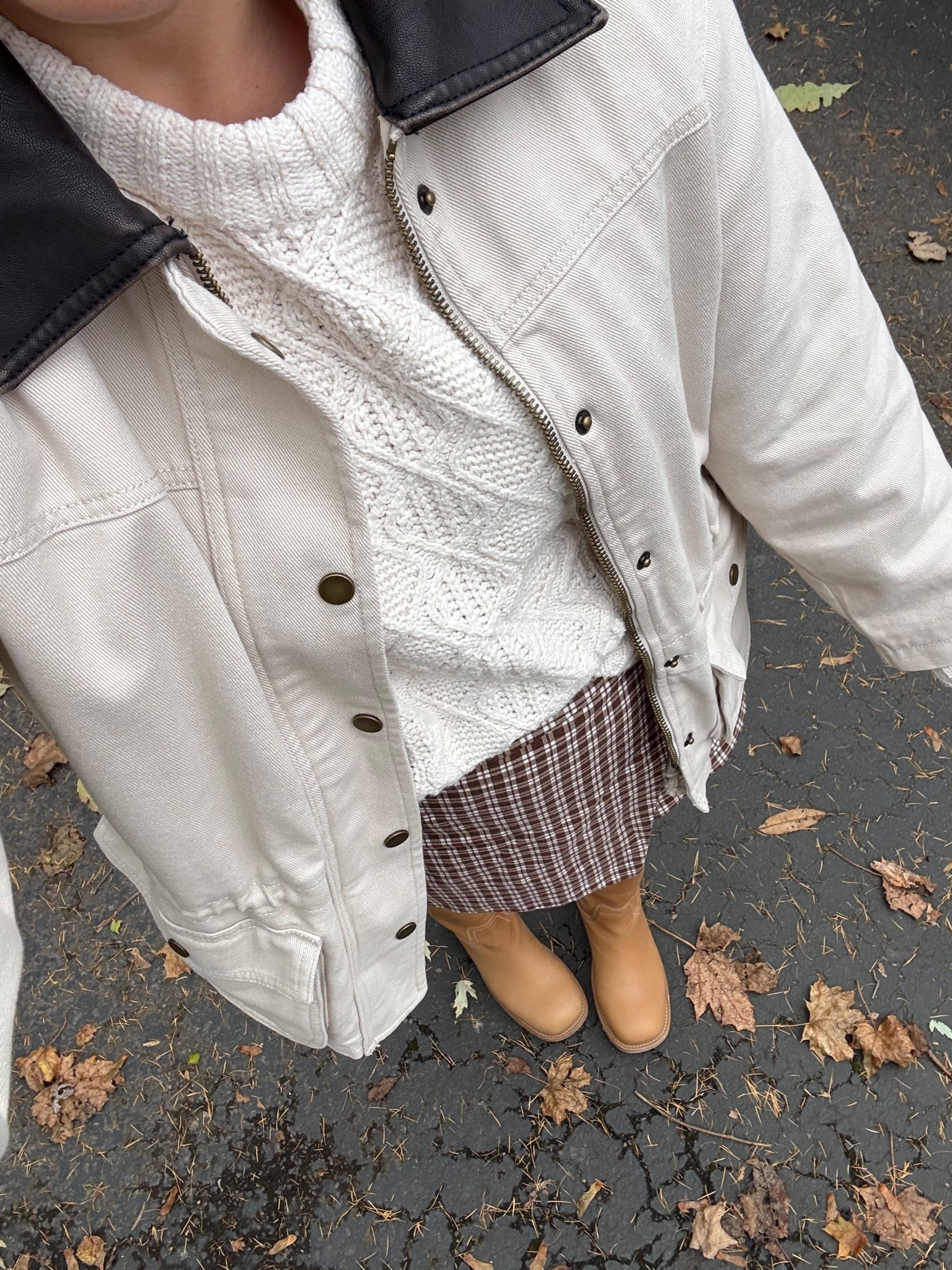 A very November fit 🍂

Plaid skort, barn jacket, workwear jacket, brown boots, riding boots, Frye dupe 

#LTKSeasonal #LTKFindsUnder100 #LTKShoeCrush