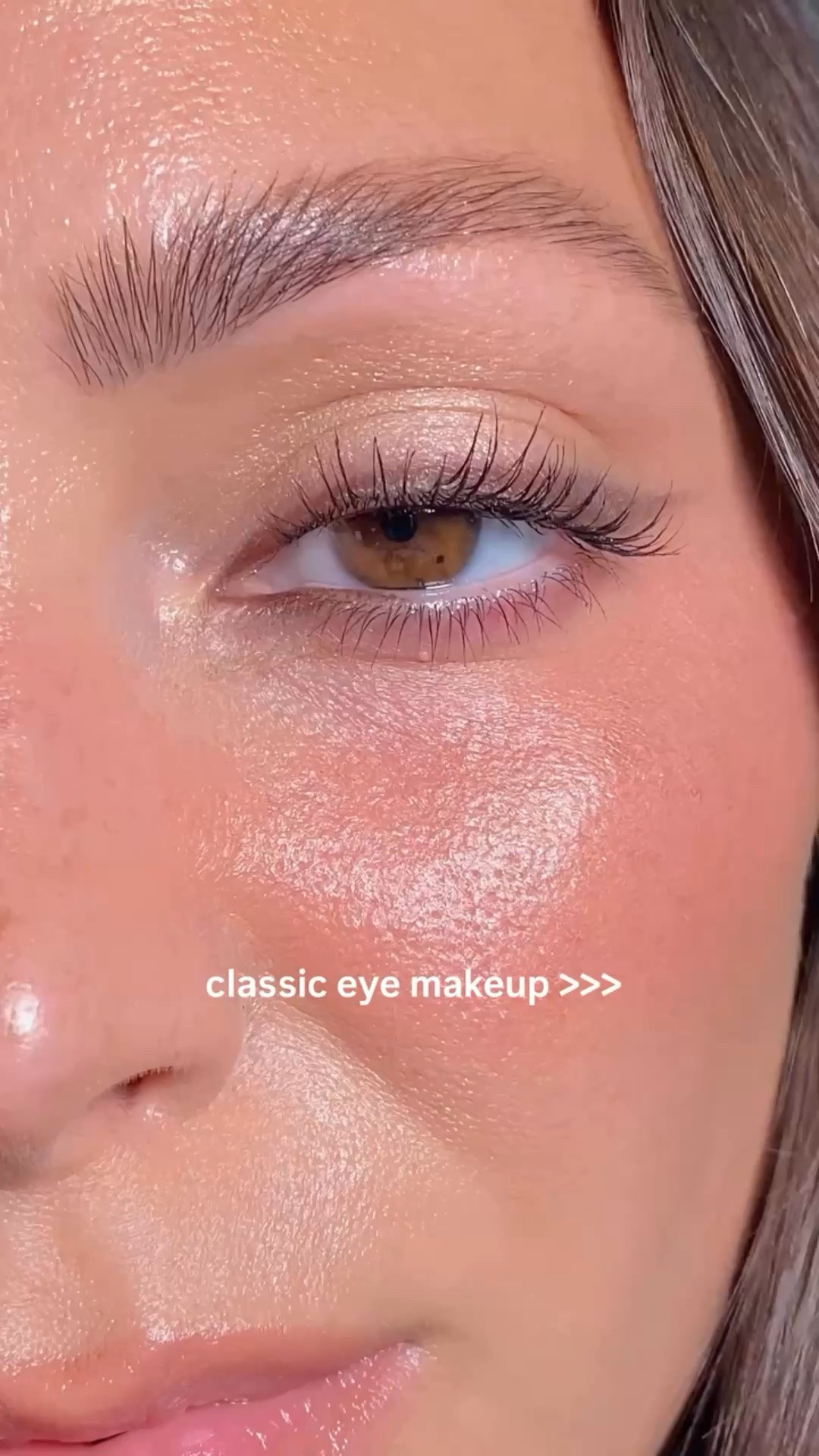 easy 2 step classic eye makeup 🤎 never feels overdone and never gets old ✨ 

#eyeshadowtutorial #eyeliner everyday makeup #chanelbeauty