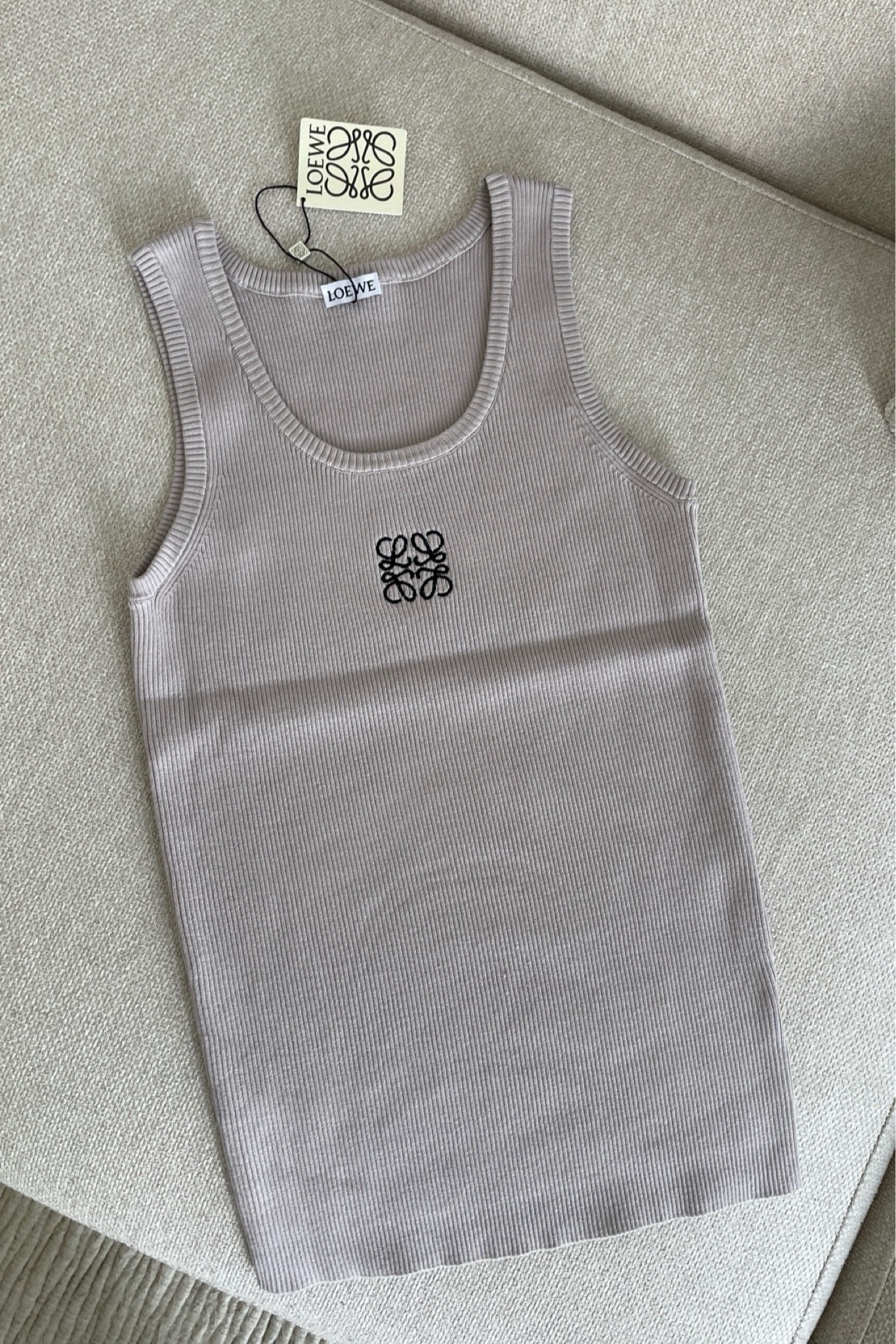 Loewe top
High quality true to size
#dhgate


#LTKSaleAlert #LTKFindsUnder50 #LTKFindsUnder100