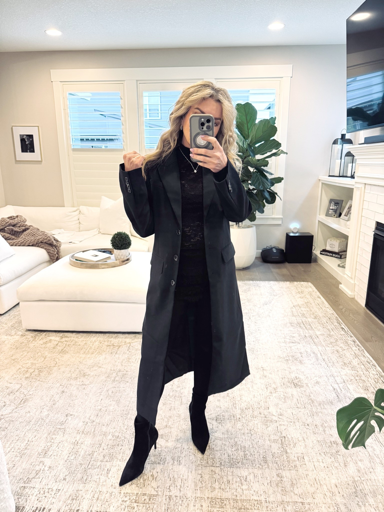 This Abercrombie long blazer is a vibe 😎 wearing XS 