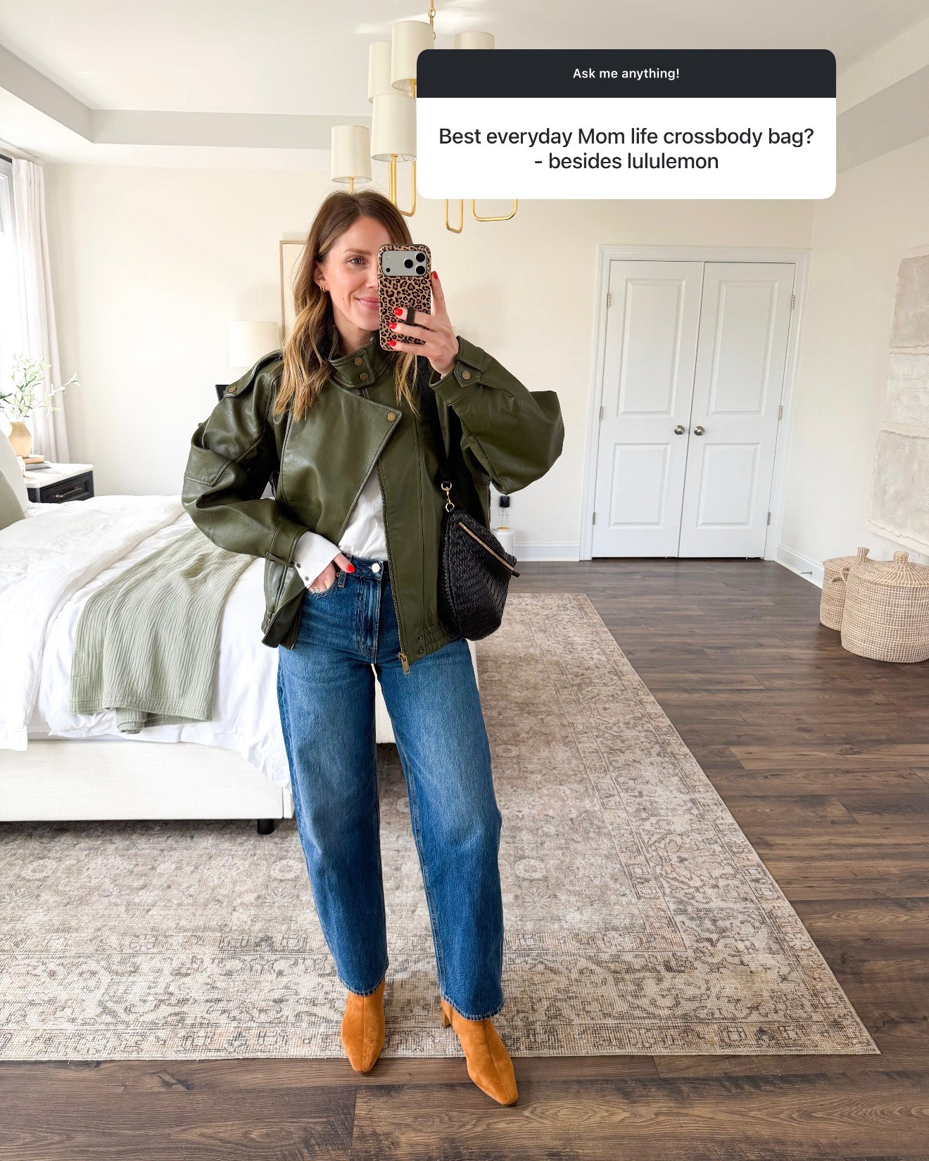 My fav everyday bag - holds all the essentials + room for a couple extra items! 