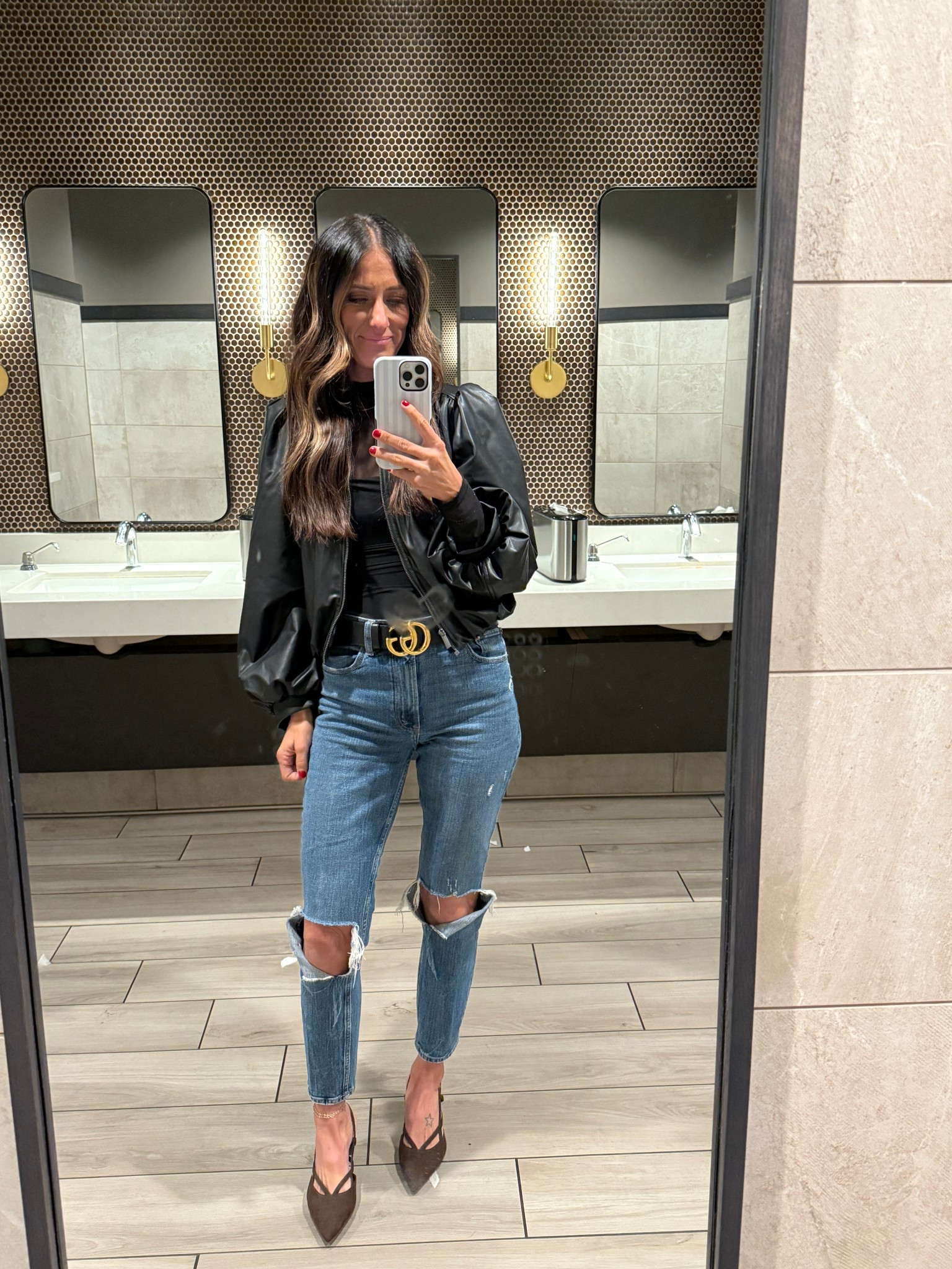 When you don’t get to dress up often, the date night outfit must be documented 🖤