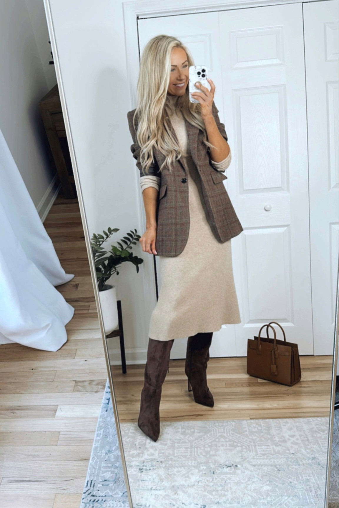 Sweater dress and knee high boots outfit for work

Fall work wear
Business casual outfit

#LTKworkwear