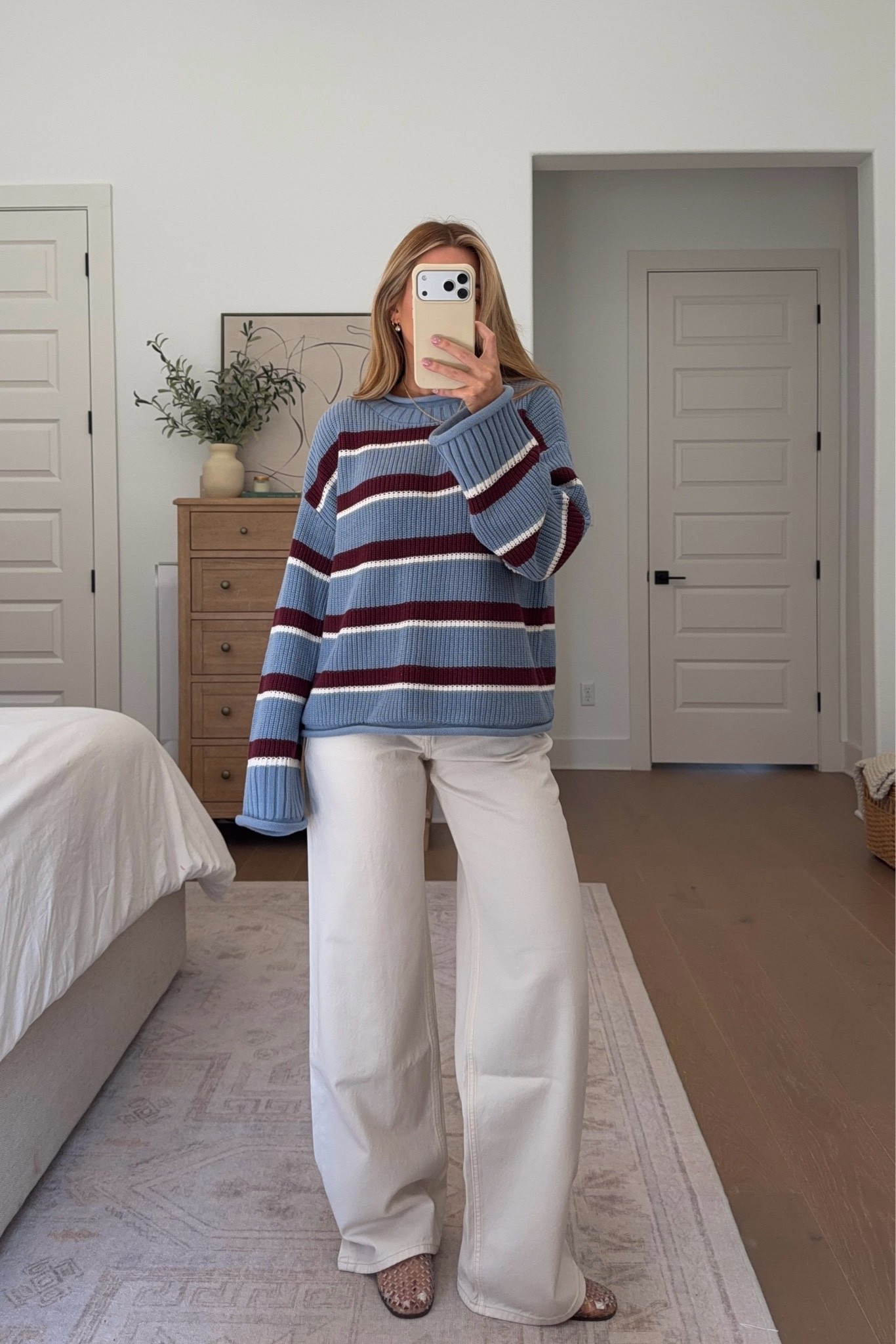 #abercrombiepartner @abercrombie  the low rise ultra loose is the the most comfortable jean! if you’re looking for a relaxed + baggy style, this one is perfect! wearing 24 regular & an xs in my sweater. i’m 5’3. 

CODE: DENIMAF
Denim Promo: *Offer valid online only August 5, 2026 to August 10, 2026 in US/CA. Excludes clearance. Online price reflects discount. Extra 20% Off: *Offer valid in stores and online August 5, 2026 to August 10, 2026 in US/CA. Exclusions apply as indicated. Online price reflects discount. Promo Code: *Use code DENIMAF to get an additional 15% off almost everything in stores and online at checkout from August 5, 2026 to August 10, 2026 in US/CA. Exclusions apply. See details online.
