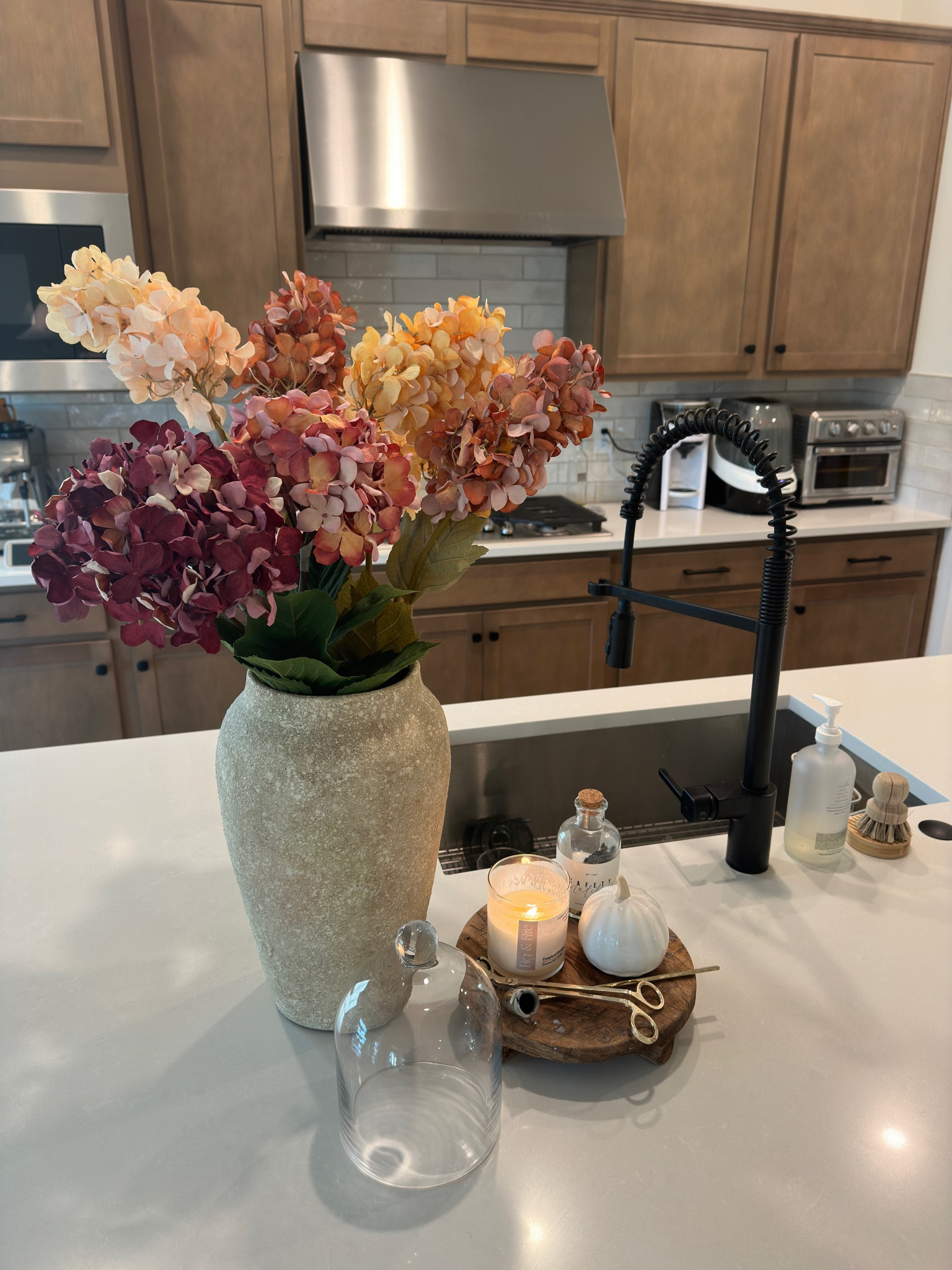 Obsessed with how this faux hydrangeas vase turned out!!  🍂✨ 

#LTKHome #LTKSeasonal