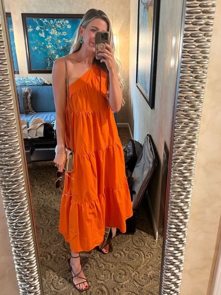 Loooove this orange Target Who What Wear dress🧡 it’s old so I linked some similar options!! Paired with chocolate brown heels (under $60) & fun new Amazon turquoise earrings ($15) & a classic Gucci bag🤌🏼