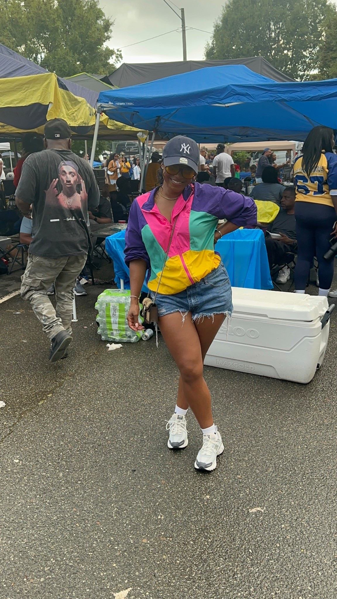 This windbreaker screams NYC in the 90s.
Casual outfits get you noticed too — just make sure you put on your confidence before you leave the house 

#LTKStyleTip #LTKActive #LTKFindsUnder50