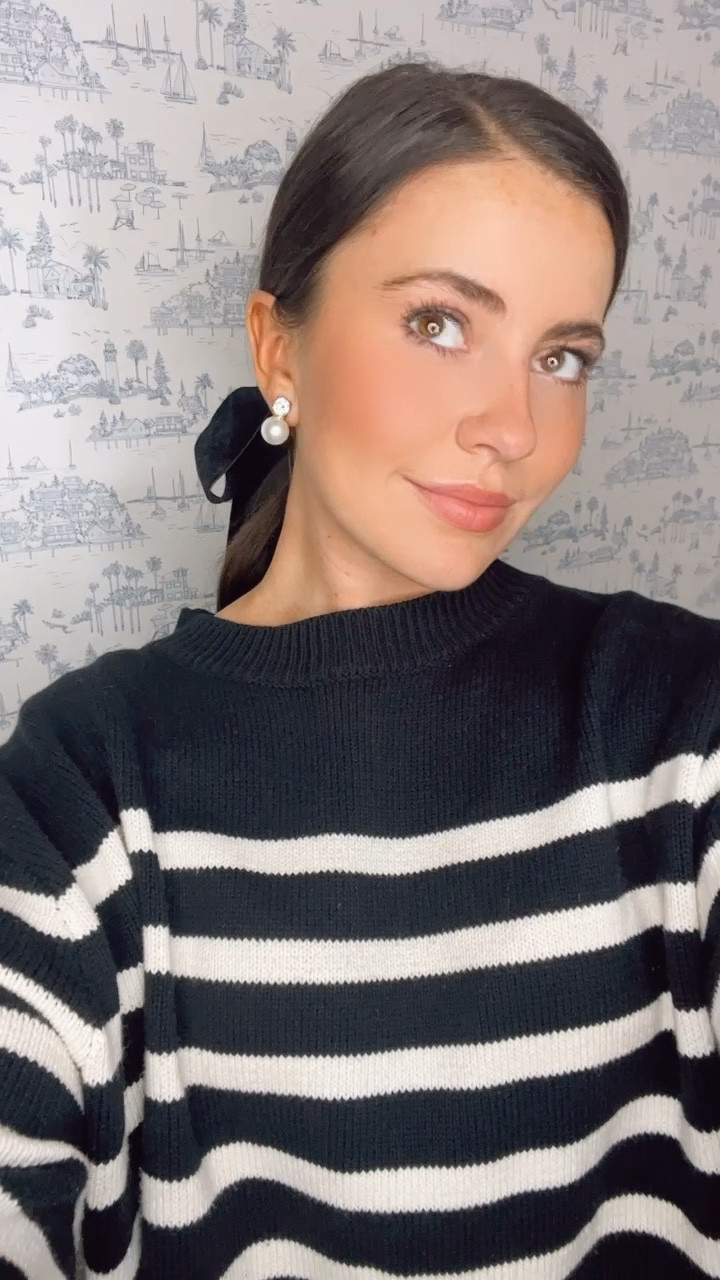 Off to dinner with a few coworkers! Adding a few festive touches 🖤

#LTKHoliday #LTKHolidaySale #LTKSeasonal