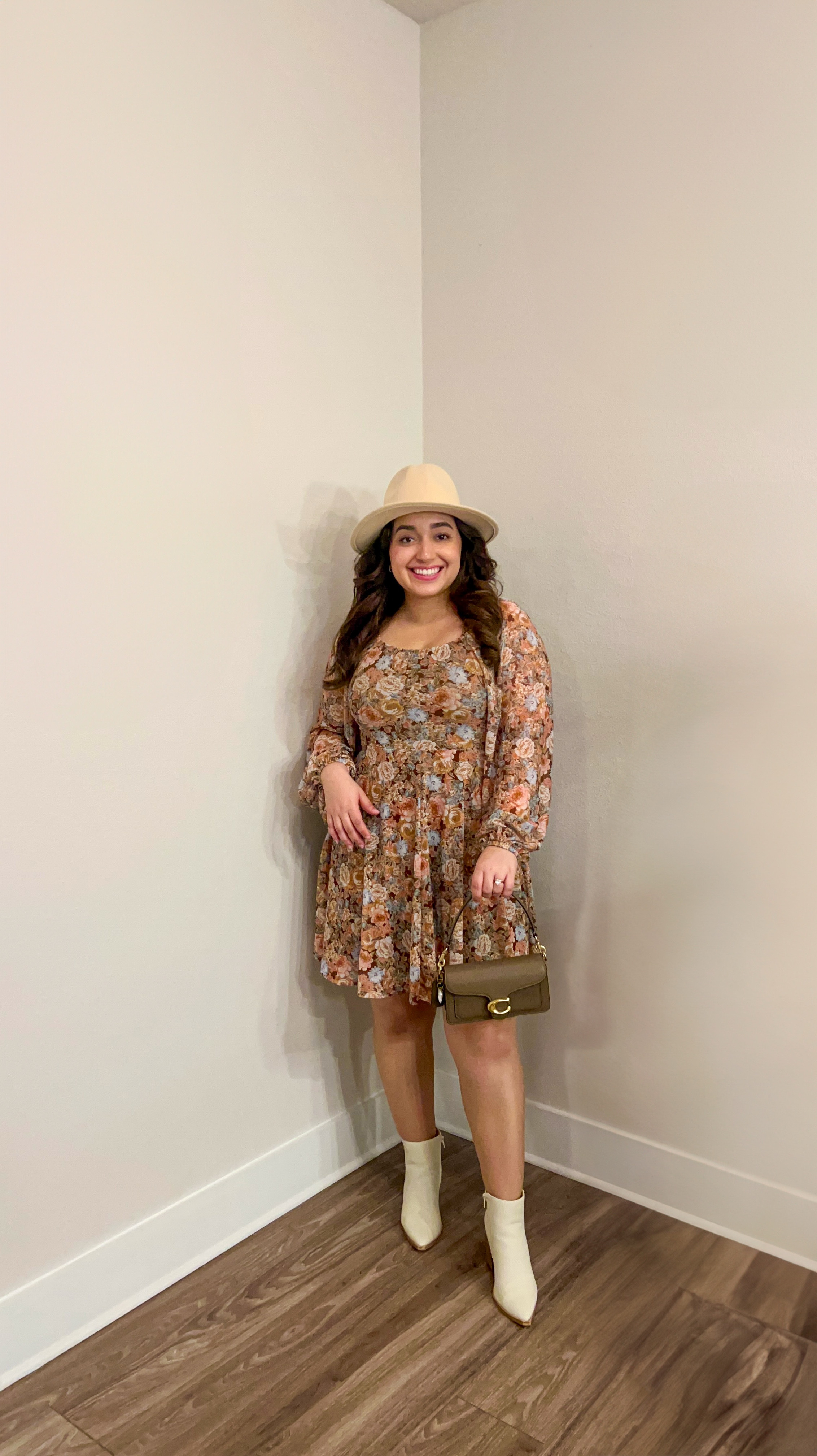 Okay, there’s still some pink on here—but you get the idea 😂 If you’re not all about pink, this one’s for you! Keeping it simple but still cute. Outfit details are up on my LTK! 🤍✨  (added other non pink outfits ☺️)
.
.
.
#outfitideas #valentinesday #valentinesdayoutfit #outfitinspiration #valentinesday2025 #februaryoutfit #sheinfinds #targetstyle #amazonfinds #amazon #amazonfashion #ltkcreator #coachnyc #coachny 

#LTKStyleTip #LTKPetite #LTKSeasonal